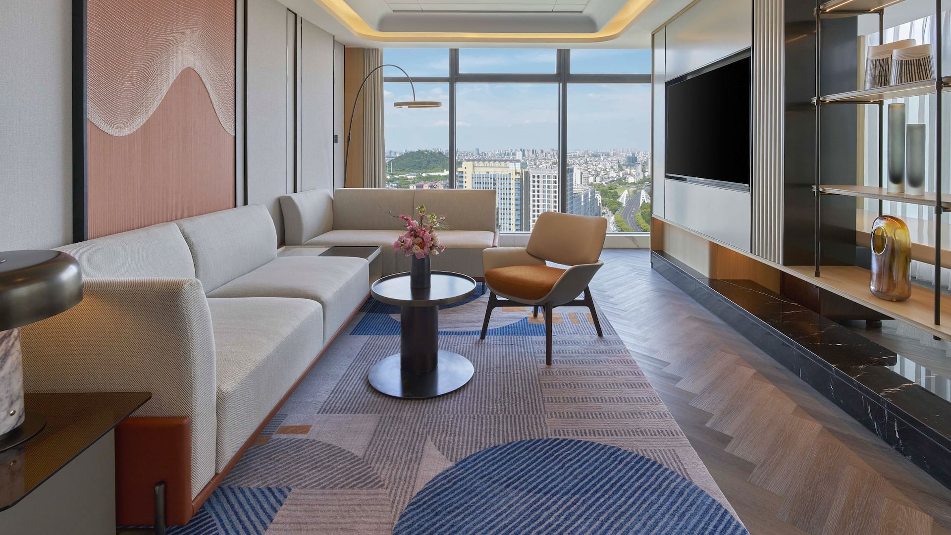 Hyatt Place Kunshan Gaoxin Deluxe Suite King Bed Living Room