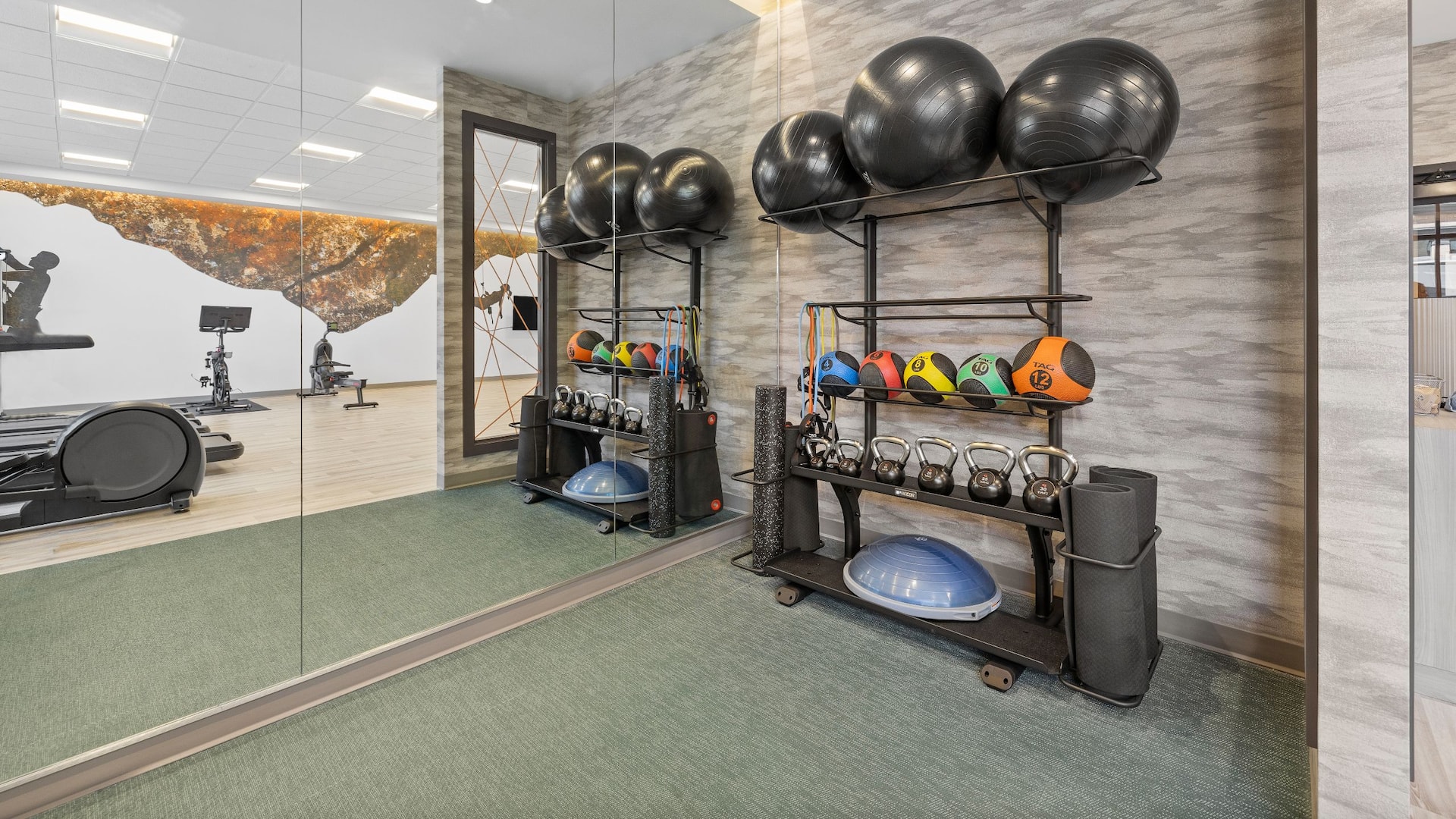 Hyatt Place Rapid City / Downtown Fitness Center Yoga Equipment