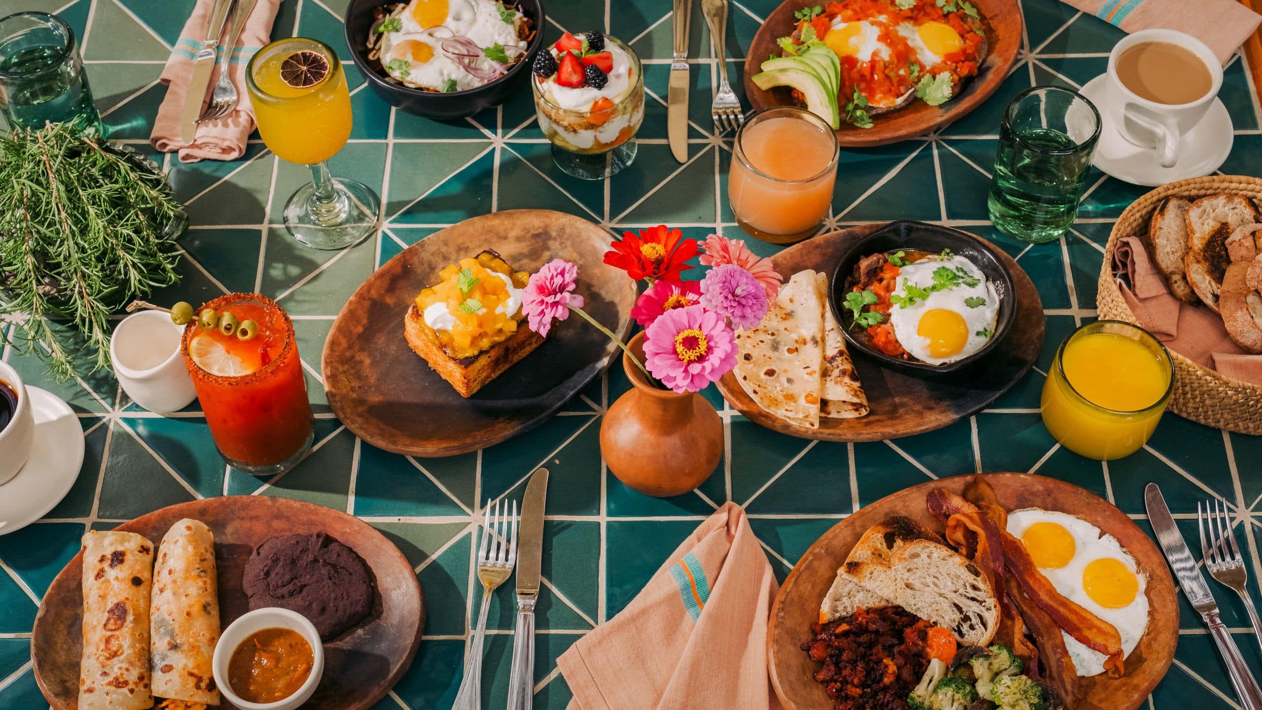 Hotel San Cristóbal, Bunkhouse Hotels Cosecha Brunch