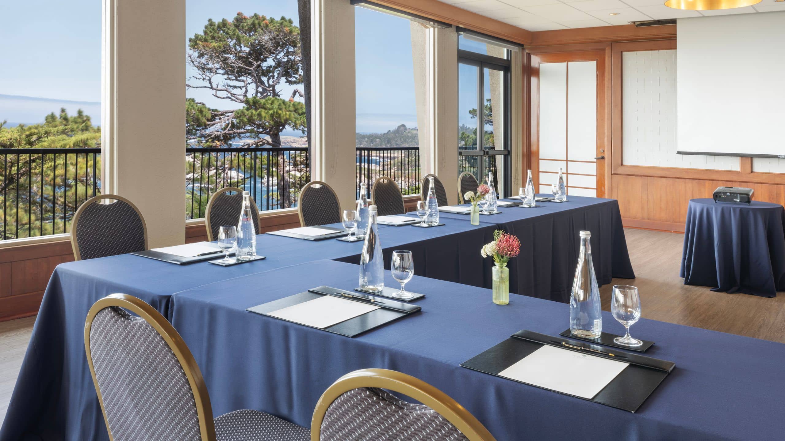 Hyatt Vacation Club at Highlands Inn Surf Room Ushape Tight