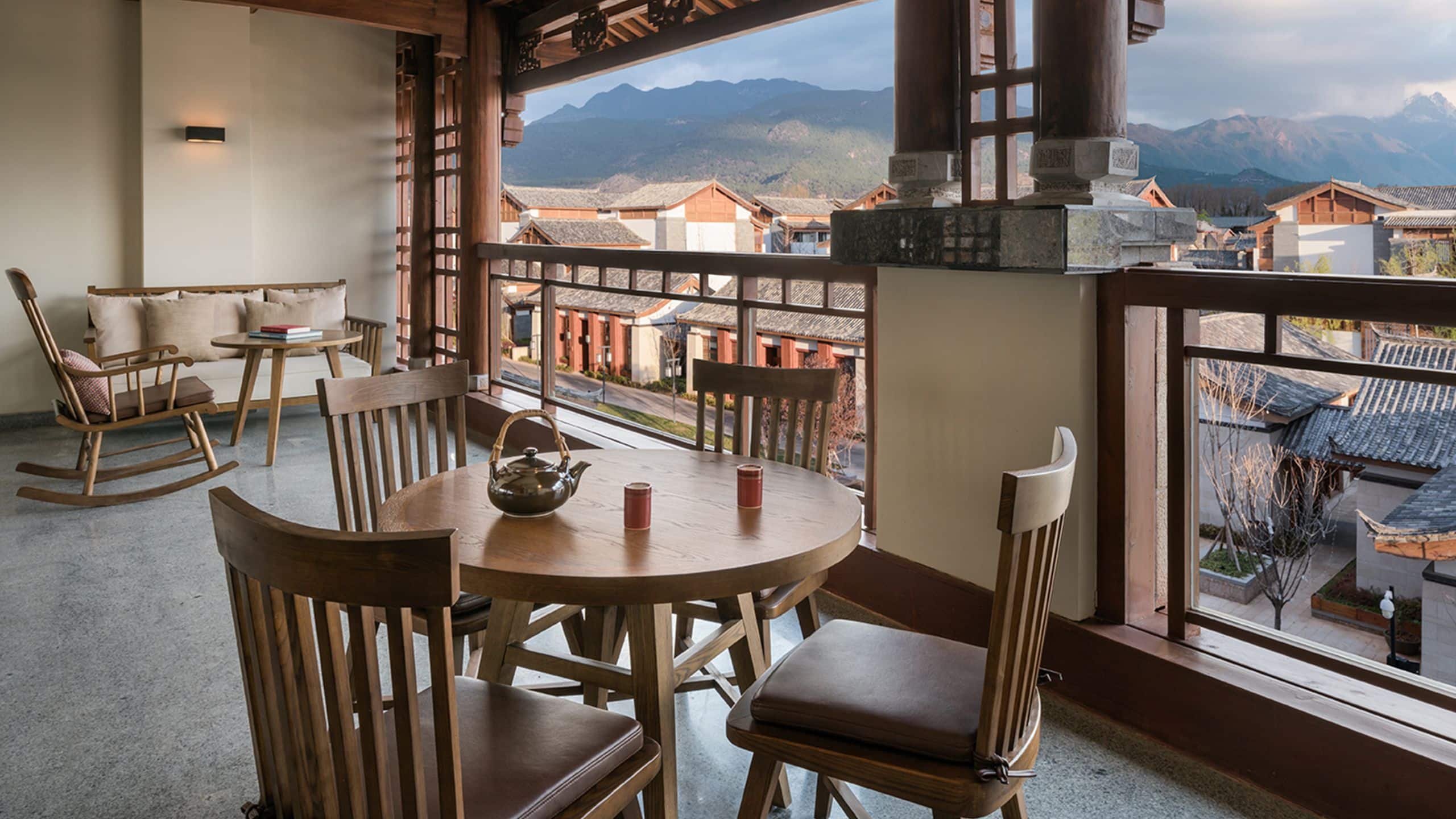 2/2 Jinmao Purelax Lijiang Executive Suite With One King Bed Balcony