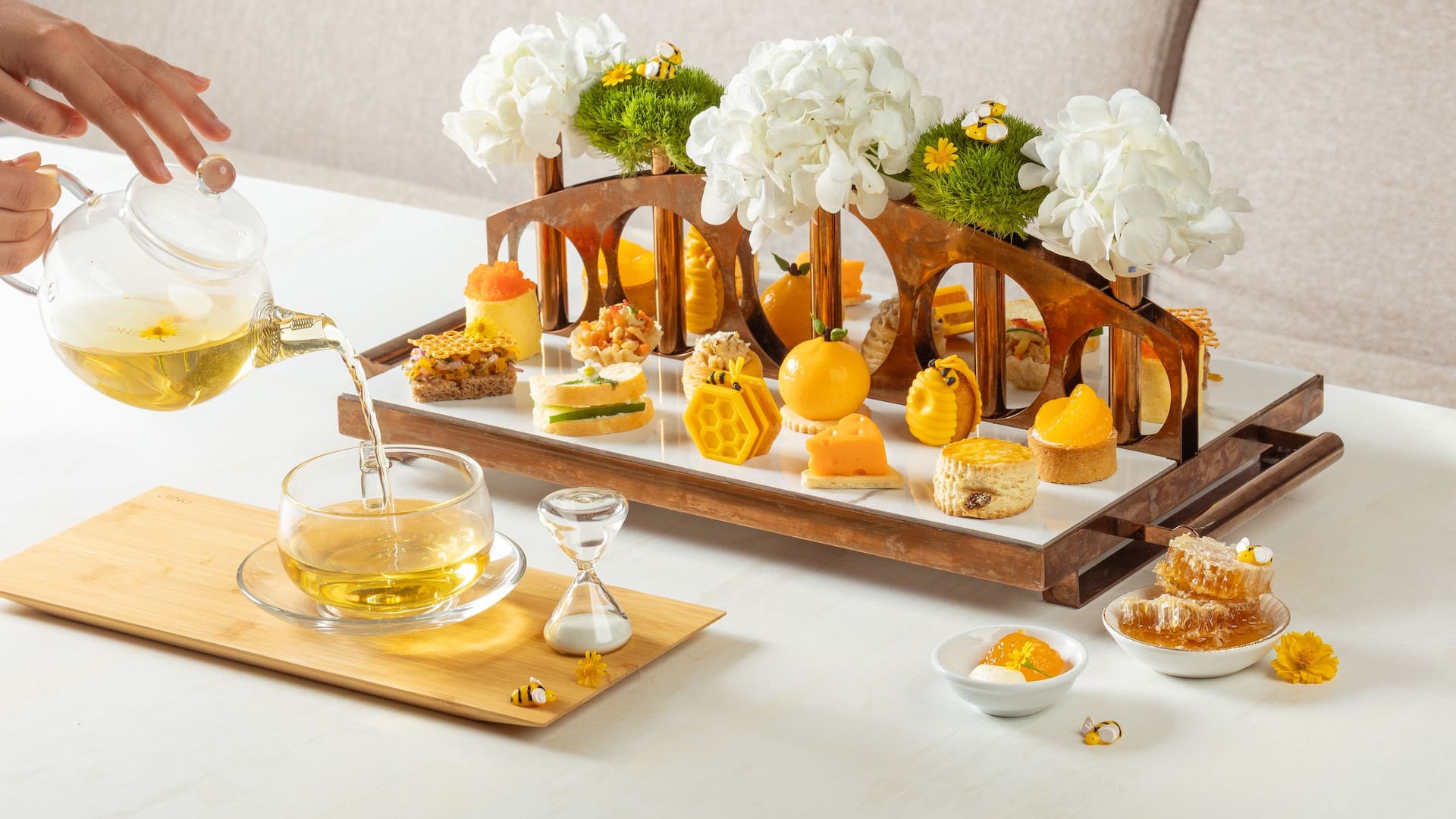 1/1 Hyatt Regency Bangkok Sukhumvit Honeybee Afternoon Tea