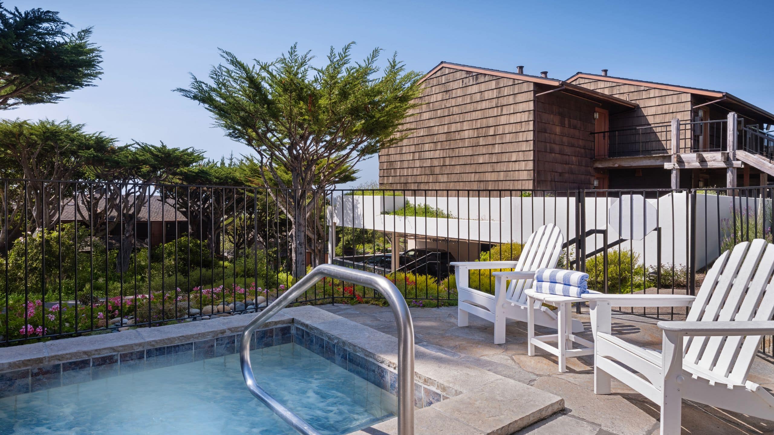 Hyatt Carmel Highlands Jacuzzi With Chairs