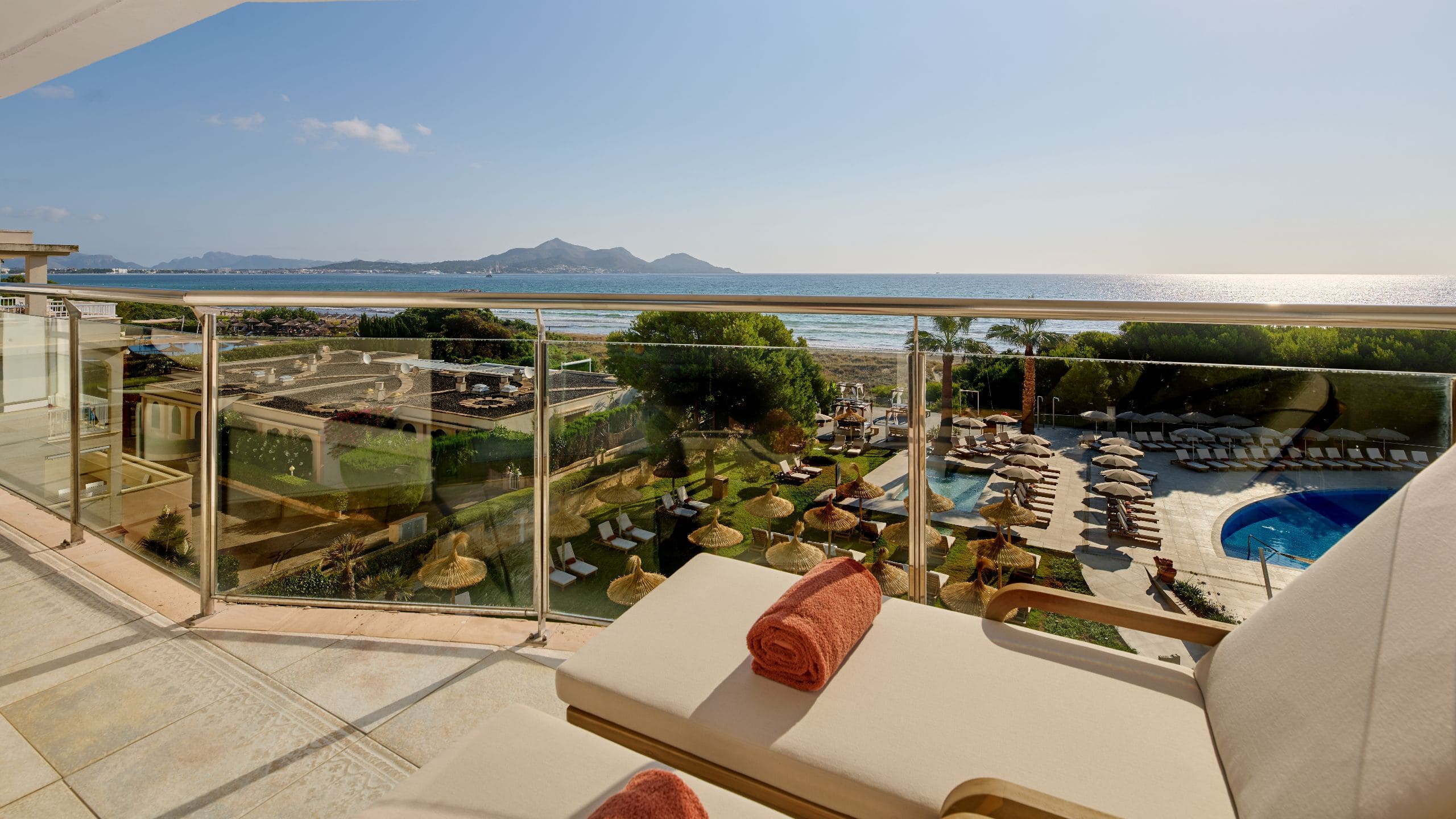 第 3，共 8 Sarena de Muro Resort Mallorca Balcony Bedroom Suite Frontal Sea View