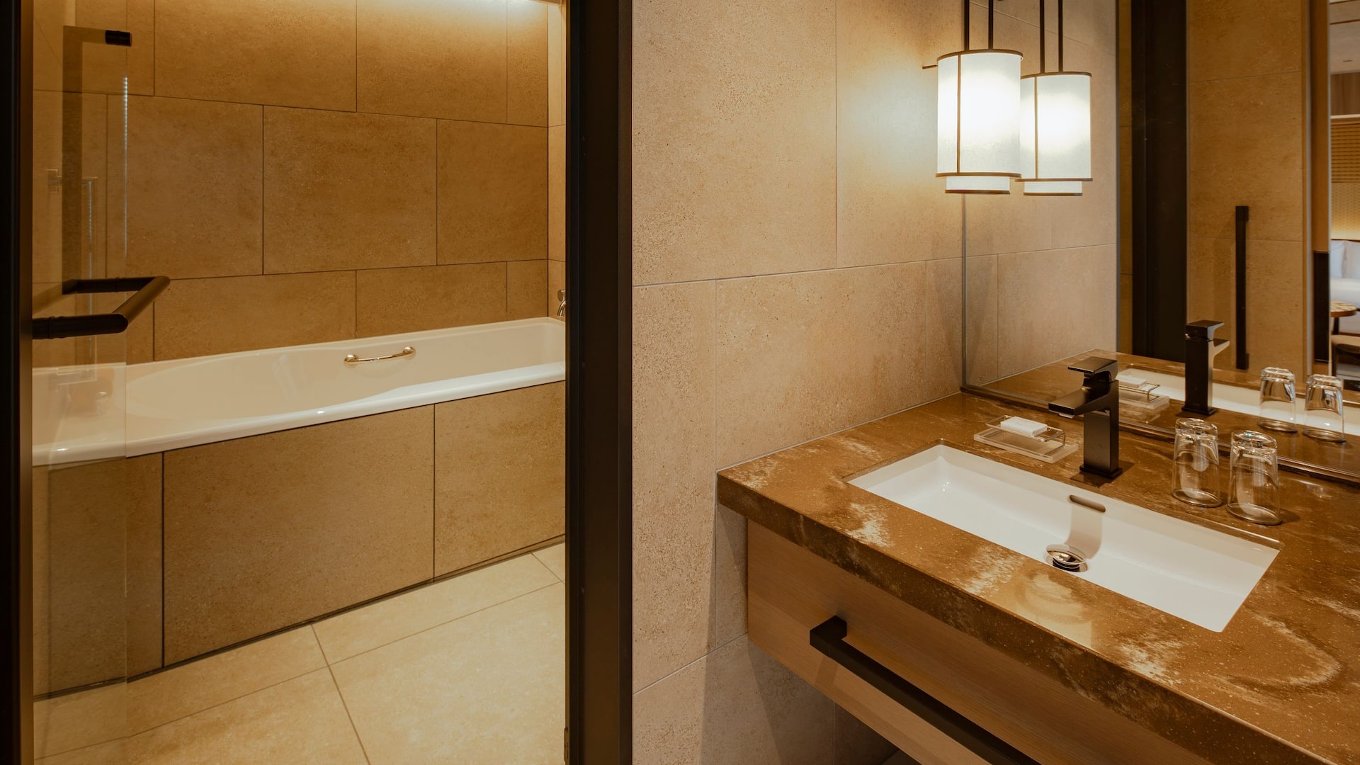 5 de 6 Grand Hyatt Fukuoka Club King Premium Bathroom