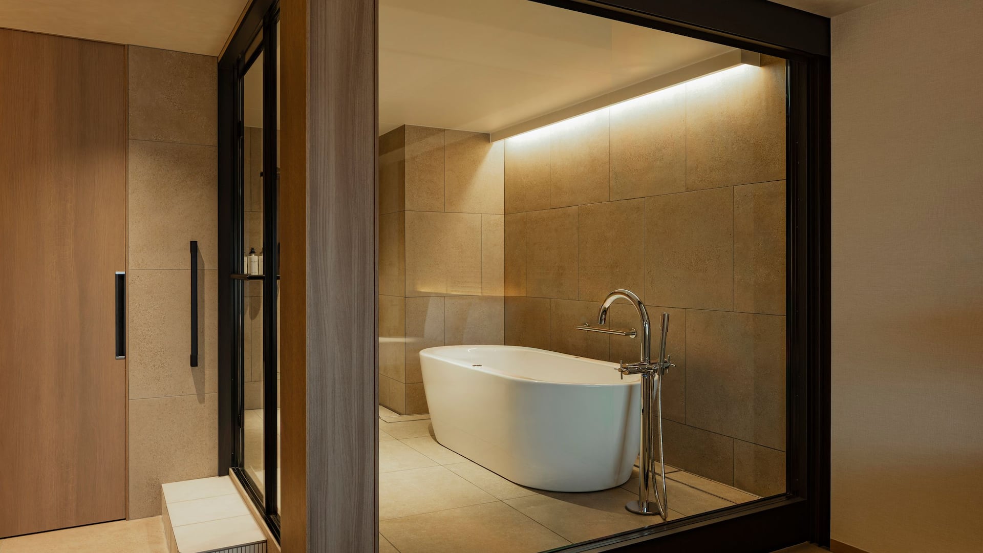 6 de 8 Grand Hyatt Fukuoka Hakata Suite Bathroom