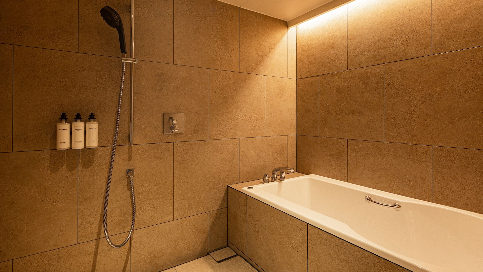 5 de 6 Grand Hyatt Fukuoka Club King Premier Bathroom