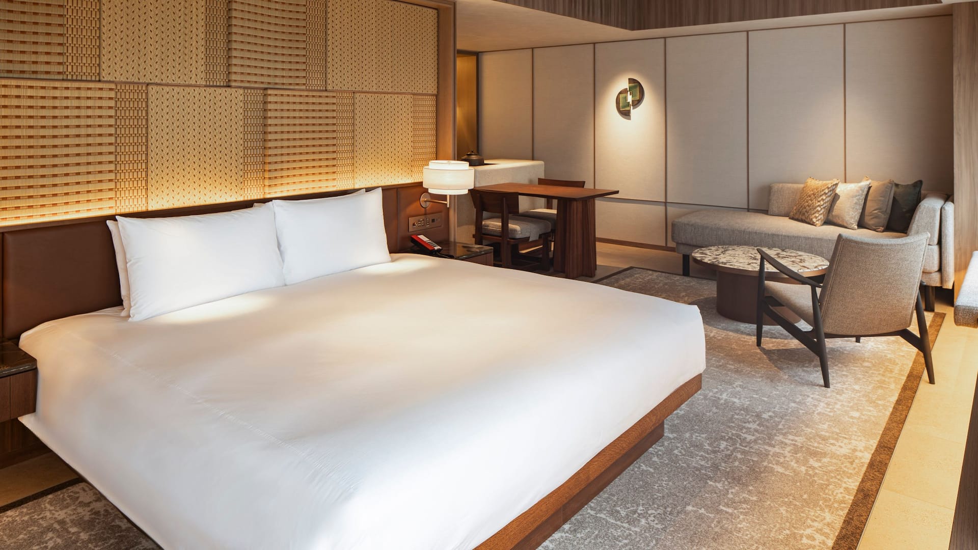 Grand Hyatt Fukuoka Club King Premier Bedroom