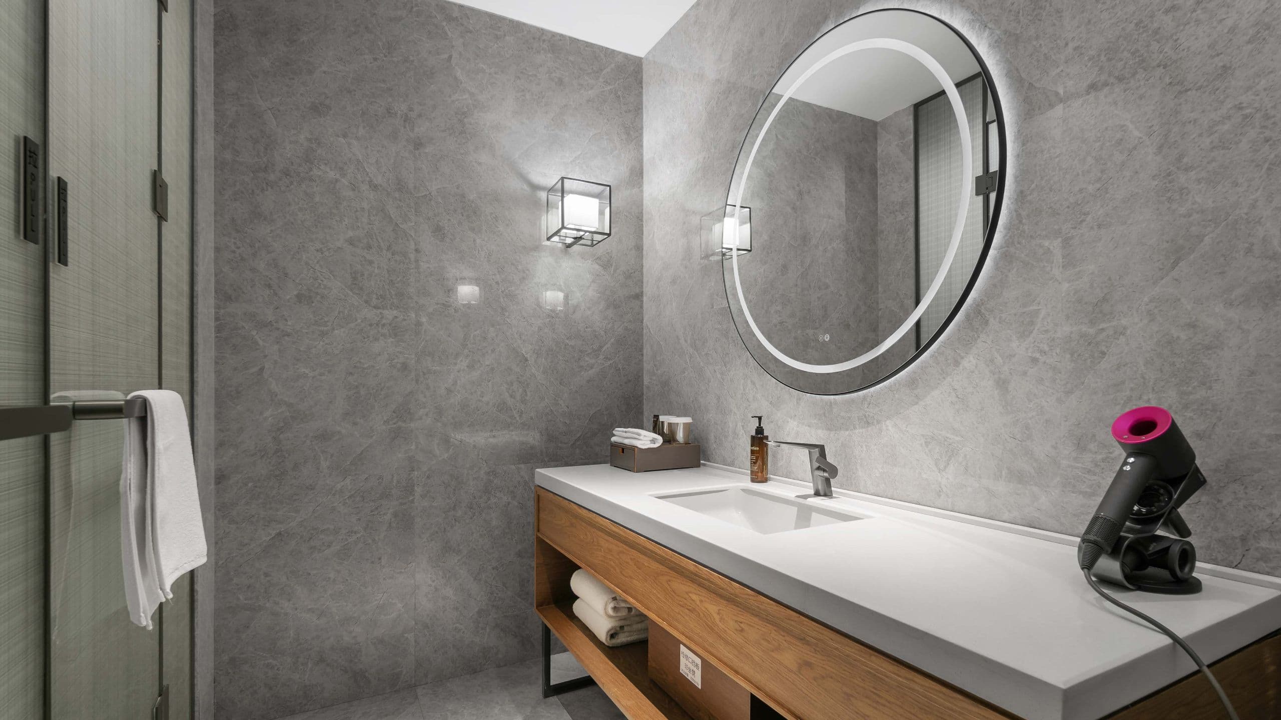3 of 4 UrCove Foshan Downtown Executive Bathroom