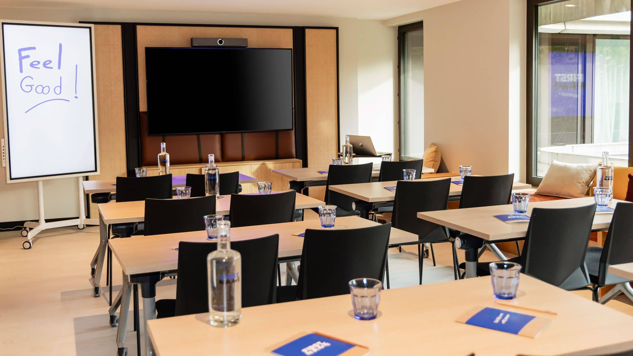 1 de 2 FirstName Bordeaux Mind Room Class