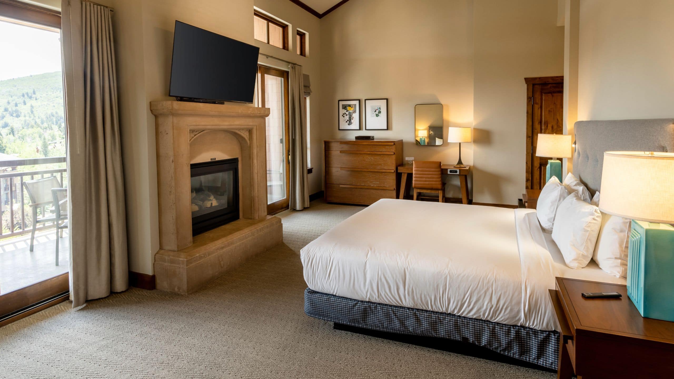 Hyatt Centric Park City Guestroom Bed