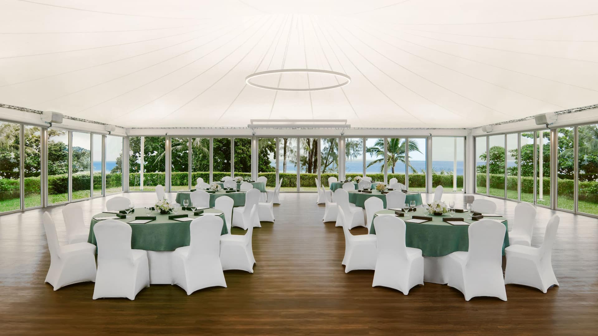 第 4，共 4 Hyatt Regency Phuket Resort White Canvas Round Table Meeting