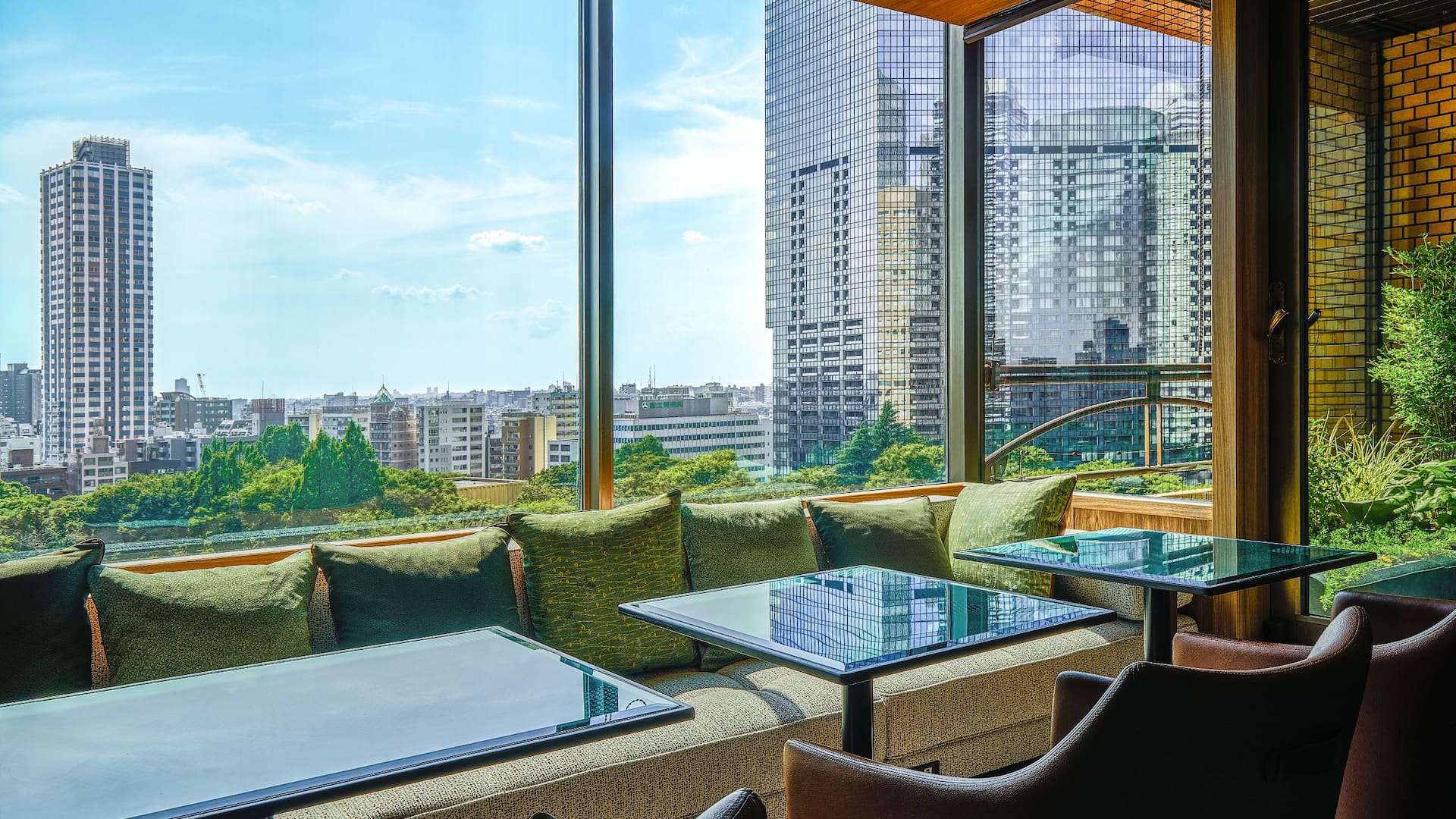 Hyatt Regency Tokyo Regency Club Lounge Main Seating