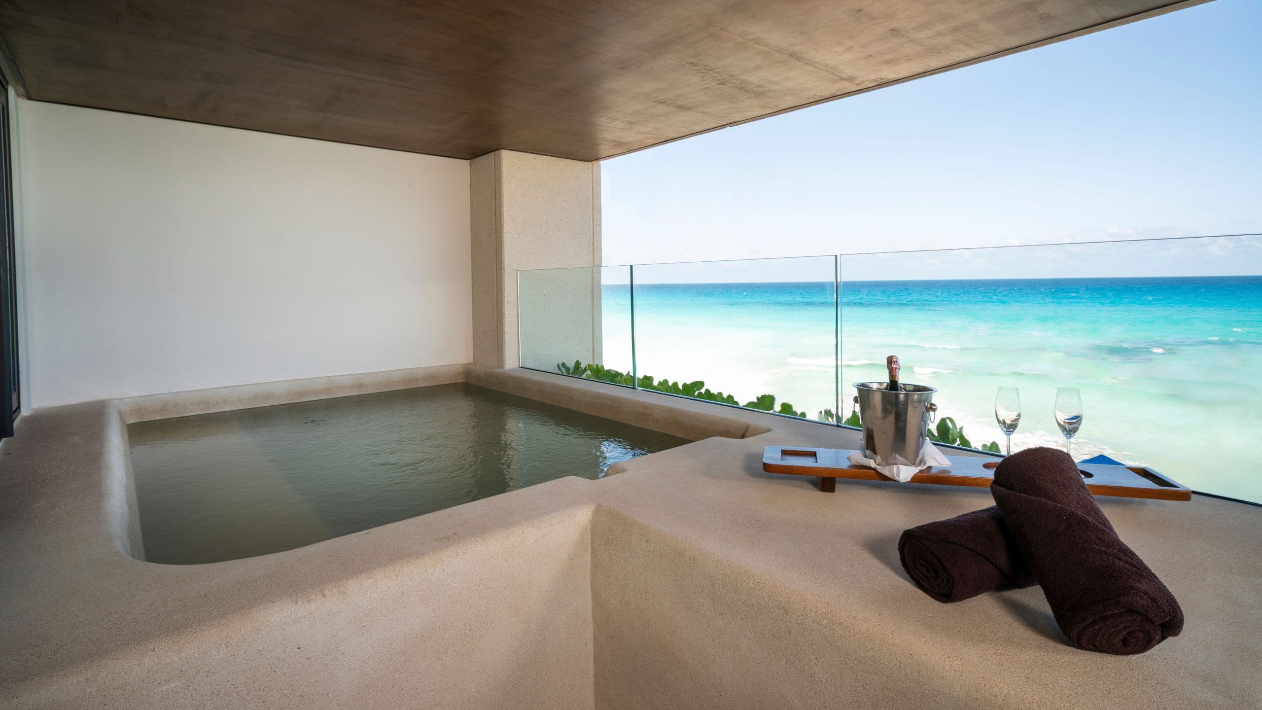 第 2，共 5 Secrets Mirabel Cancun Resort & Spa PC Master Suite Ocean Front Plunge Pool