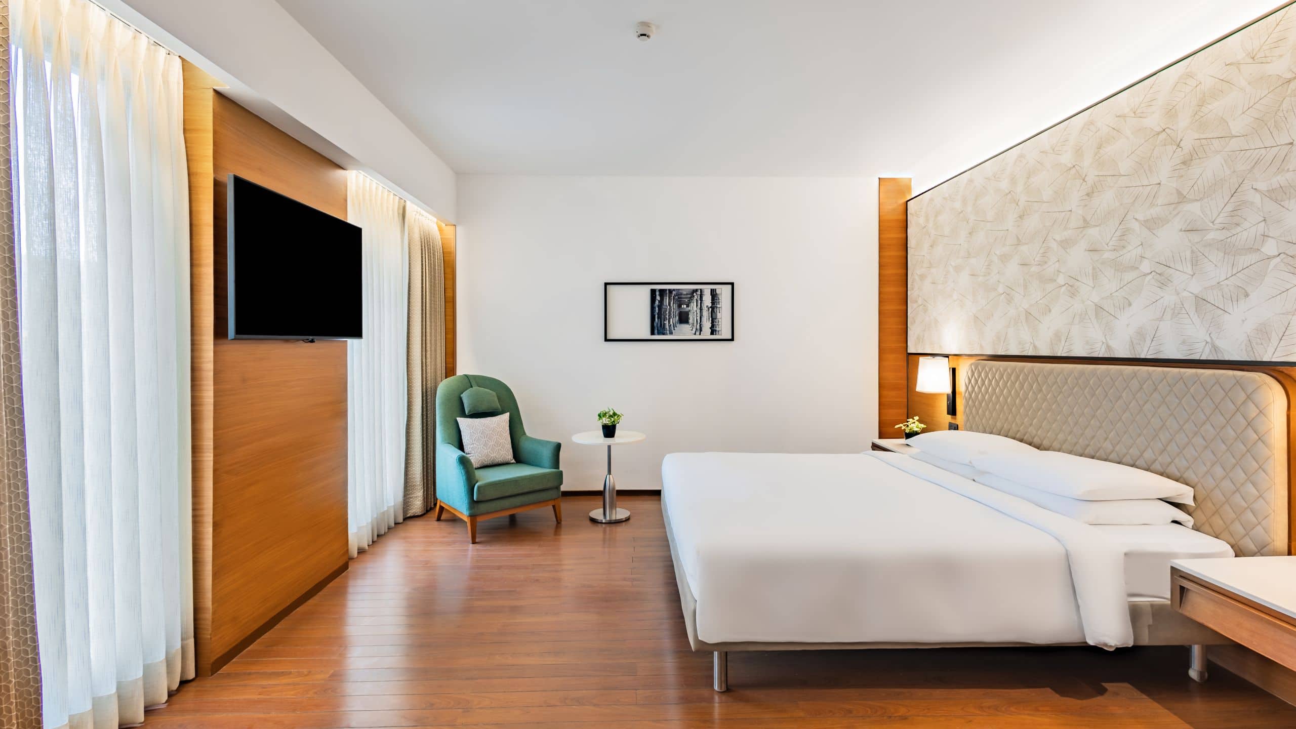 Hyatt Pune Deluxe Room Entire Room Image