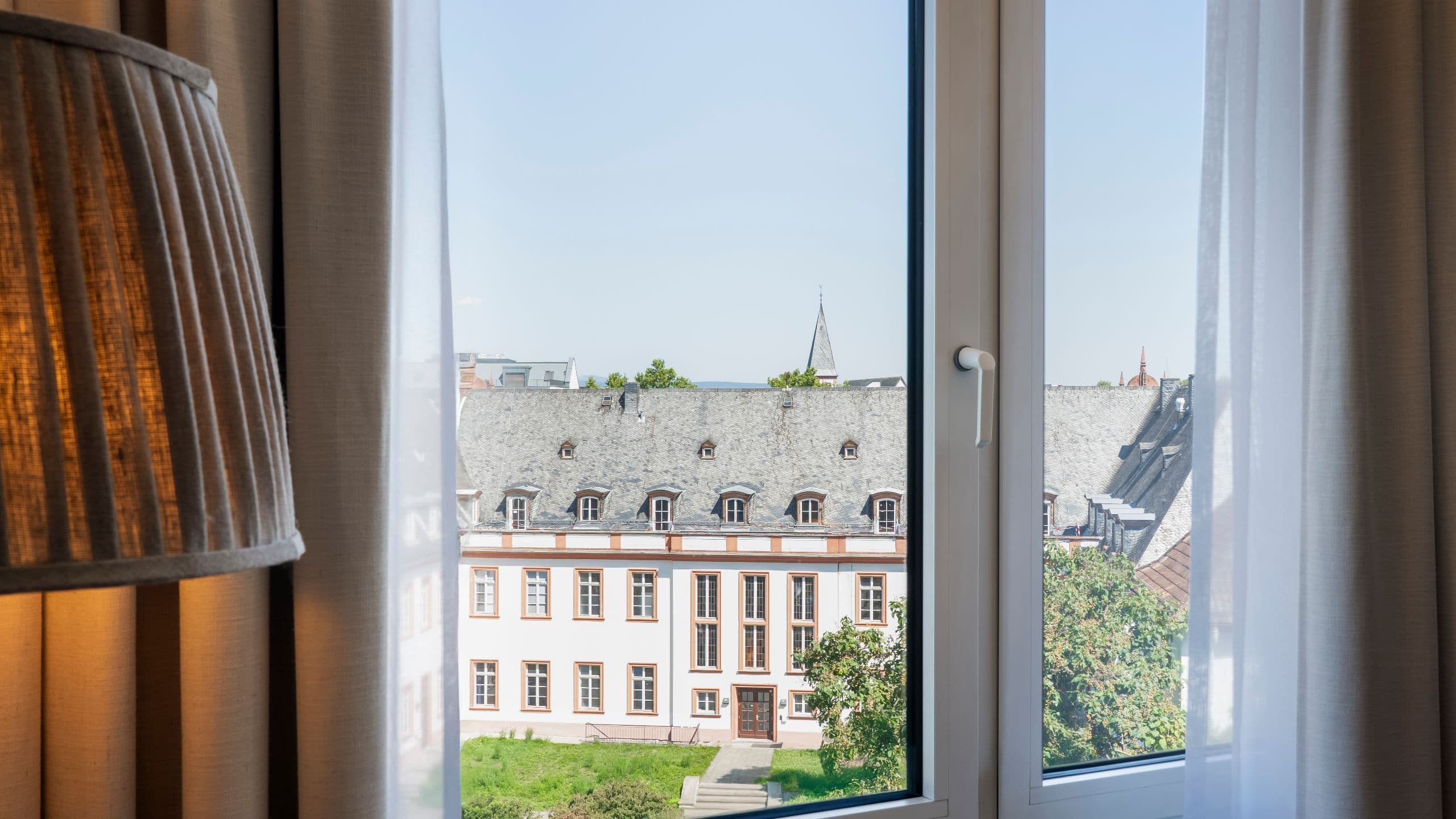 6 de 10 Brunfels Hotel Park View Room View With Lamp