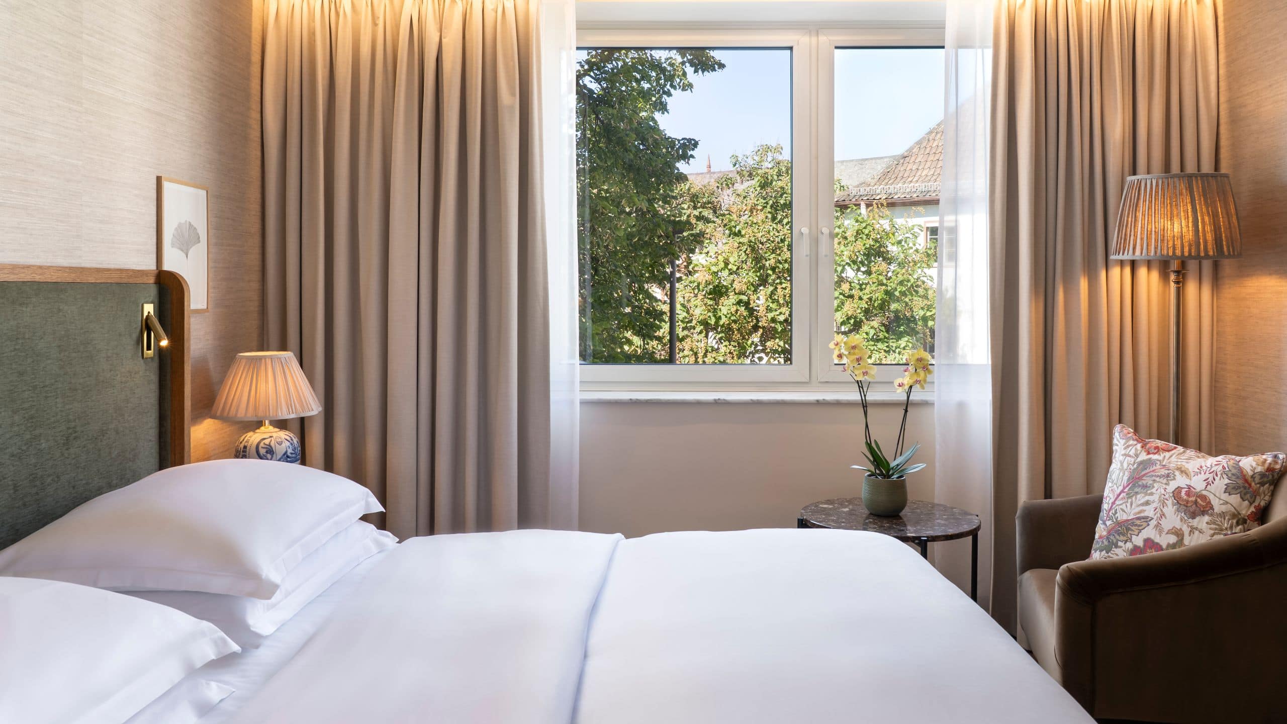 7 de 10 Brunfels Hotel Guestroom With Window