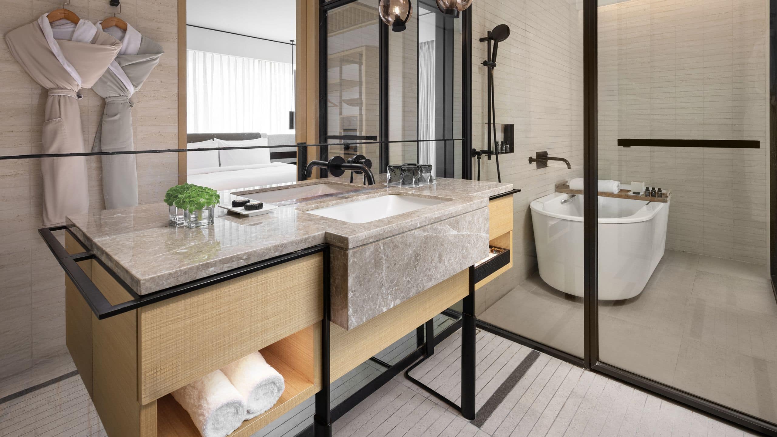 2 de 2 Kapok Shenzhen Luohu One King Bed With City View Bathroom