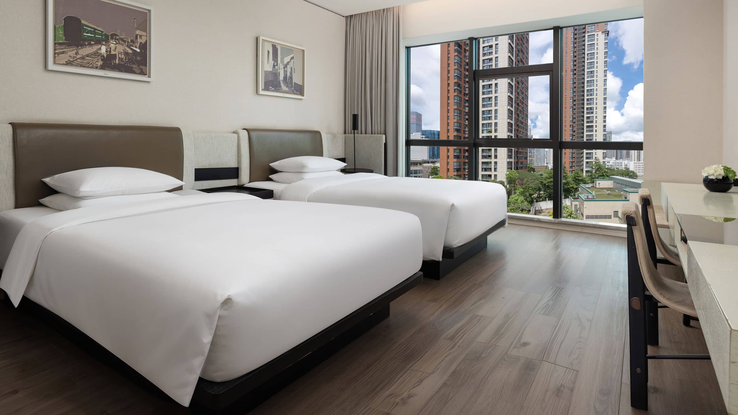 1 de 4 Kapok Shenzhen Luohu Two Queen Beds Out Ward