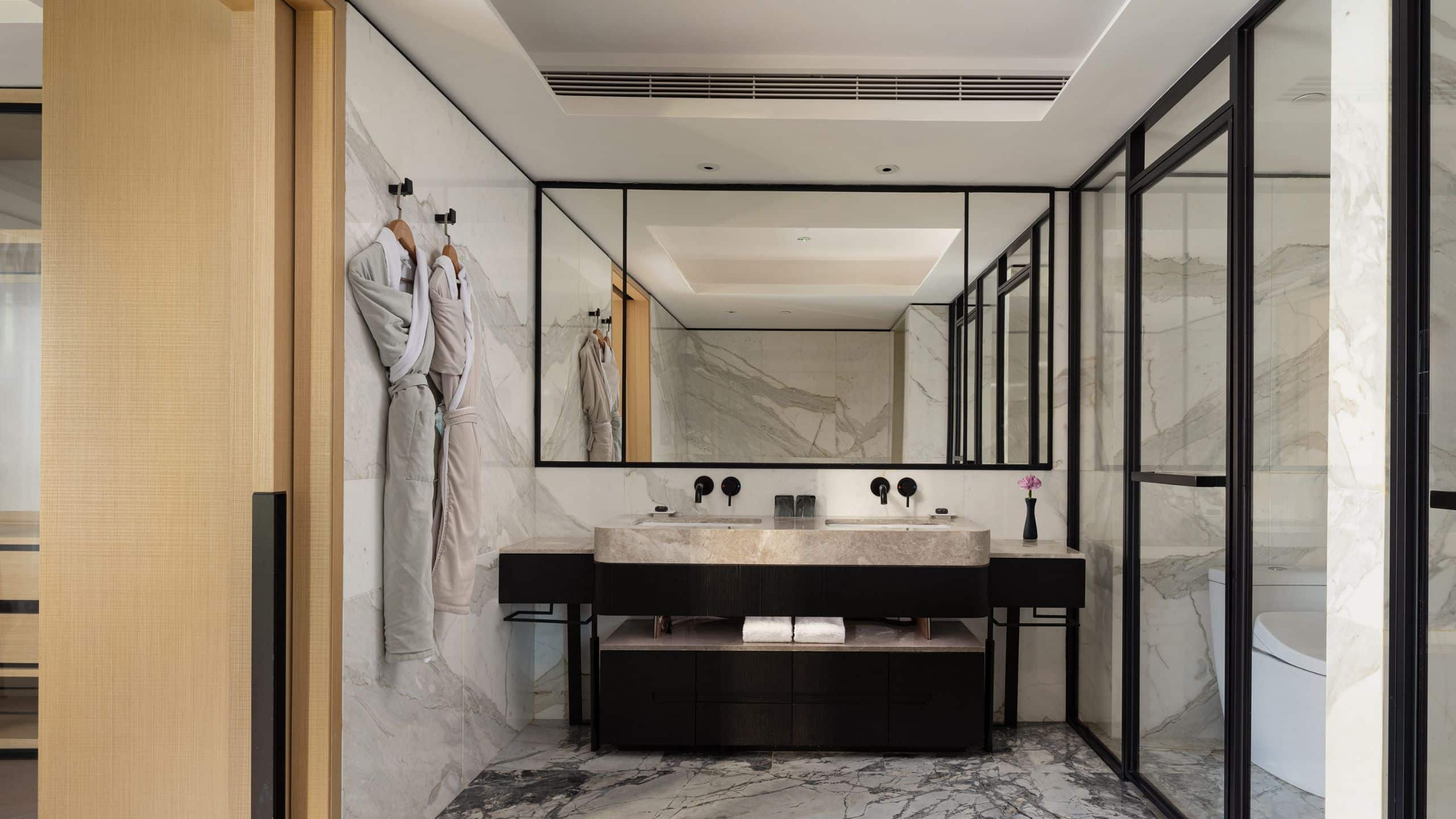 3 de 5 Kapok Shenzhen Luohu Executive Suite King Bath Room