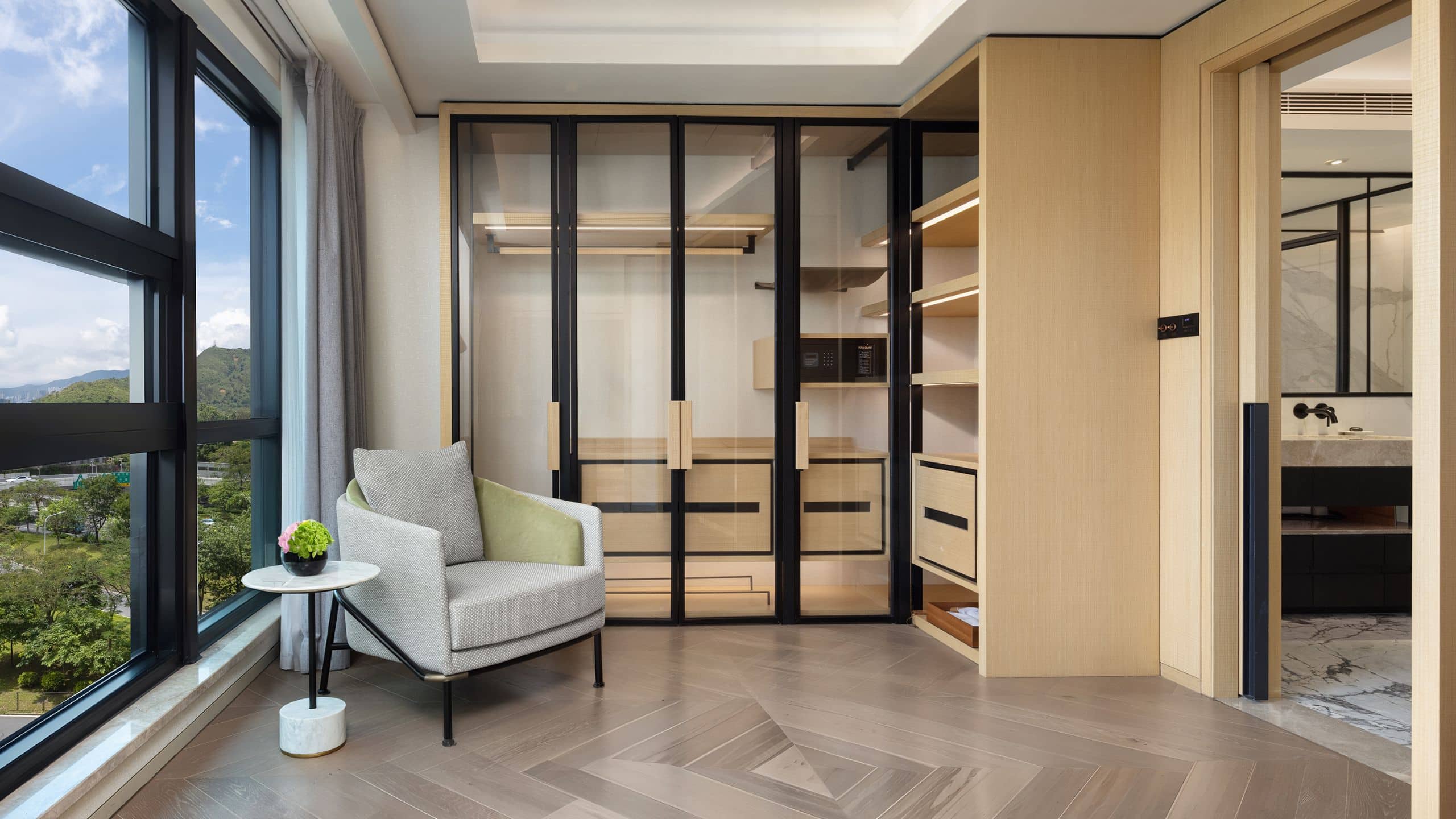 4 de 5 Kapok Shenzhen Luohu Executive Suite King Closet Room