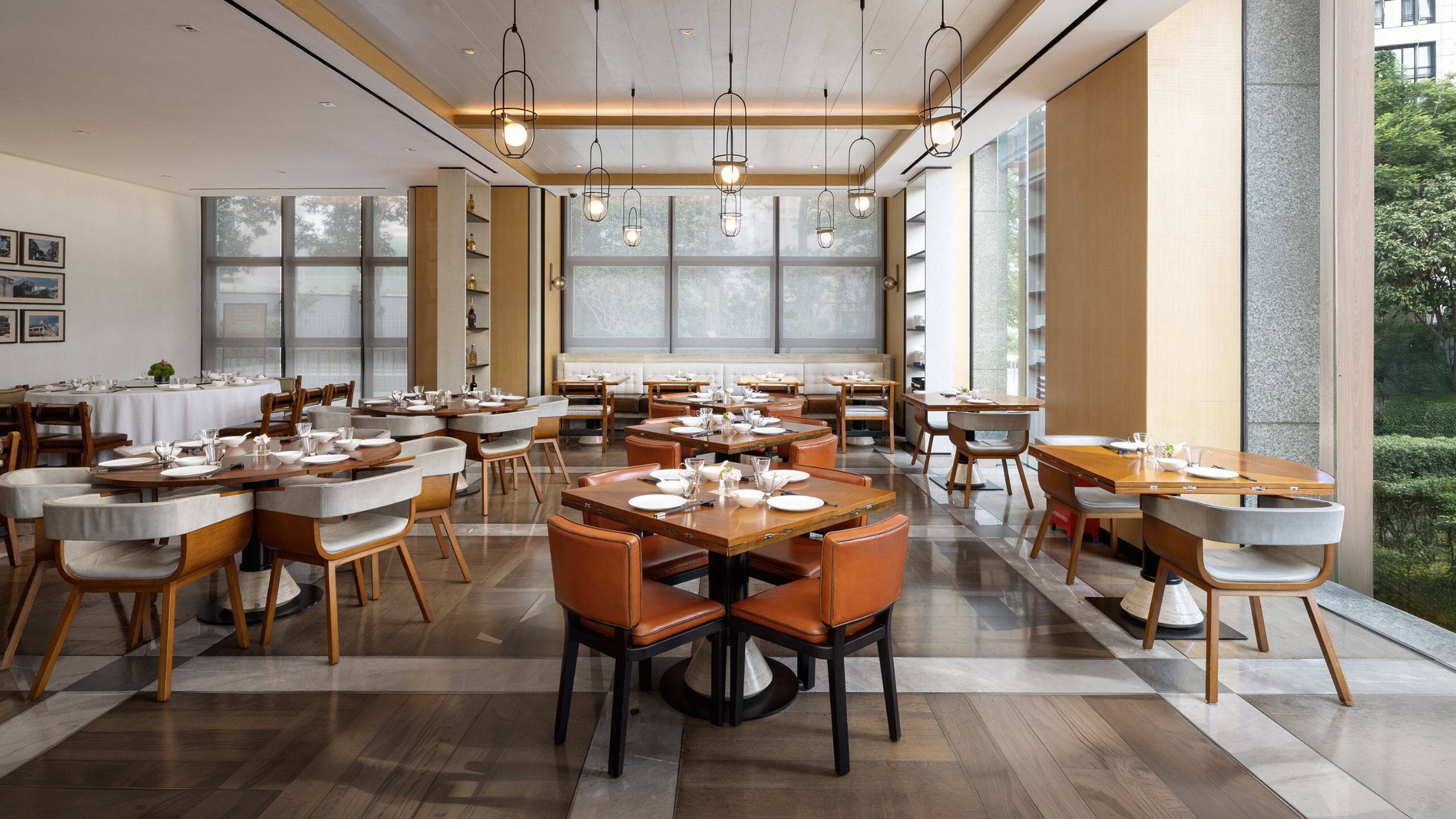 3 of 6 Kapok Shenzhen Luohu Restaurant Round Table Area