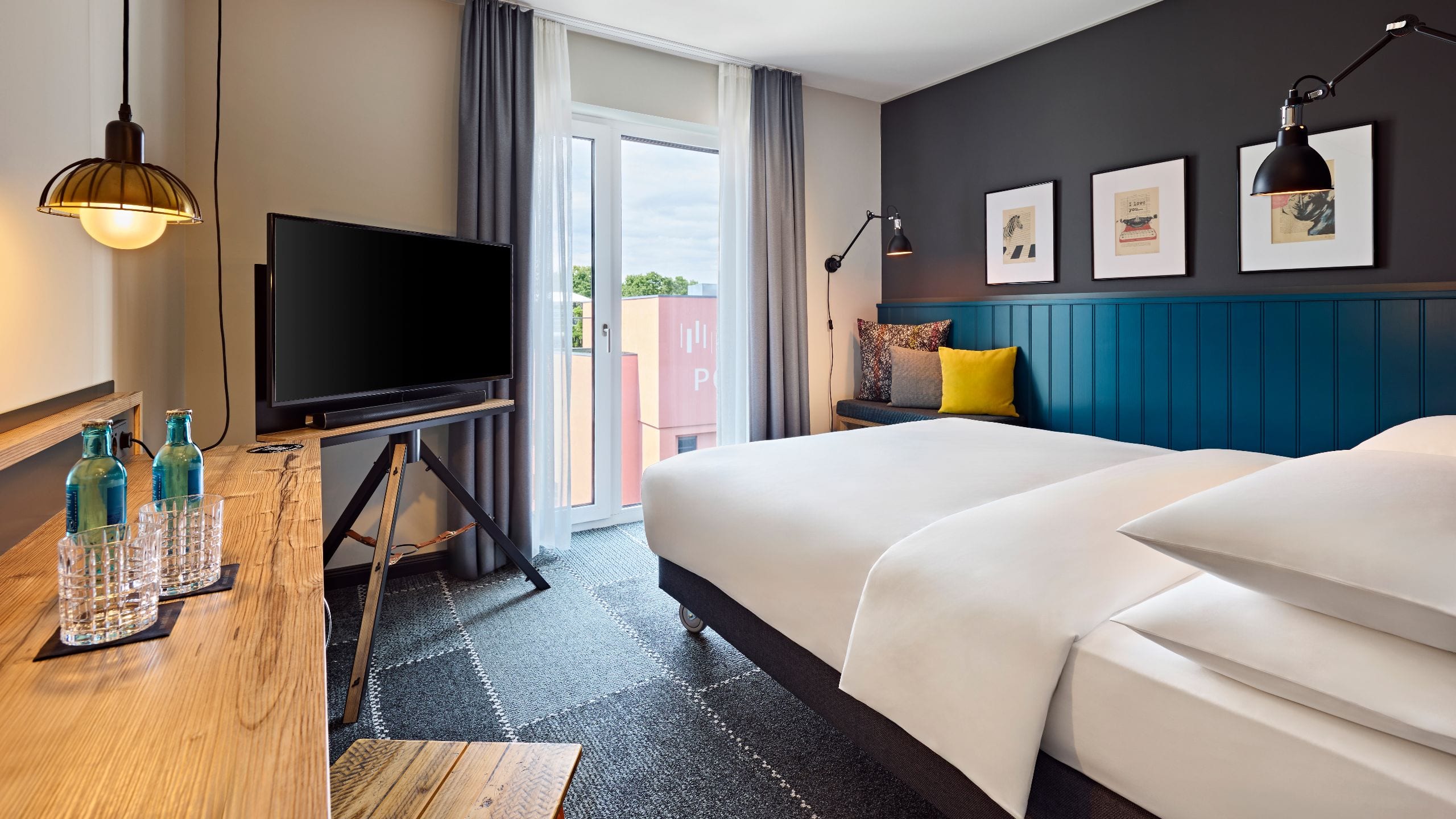 Me and All Hotel Mainz King Bed Tv