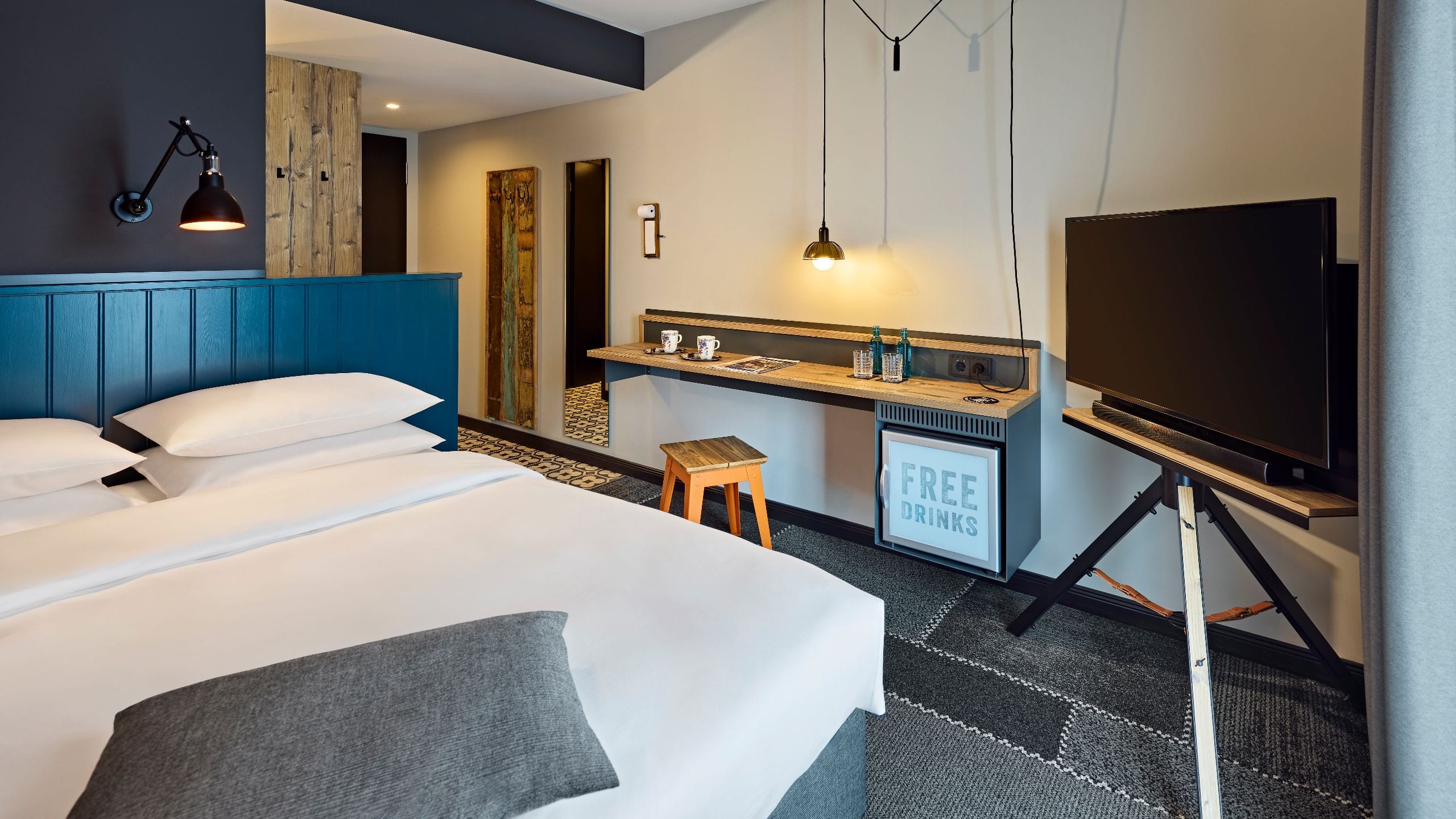 2 of 6 Me and All Hotel Mainz Queen Bed Deluxe