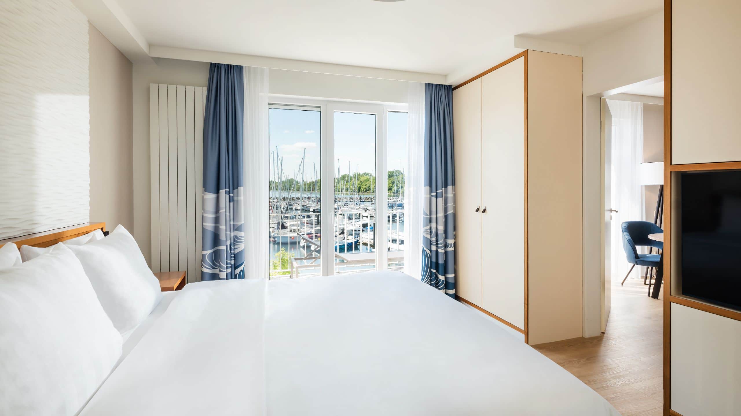 3/6 Lindner Hotel Boltenhagen Executive Suite Sea View Bed