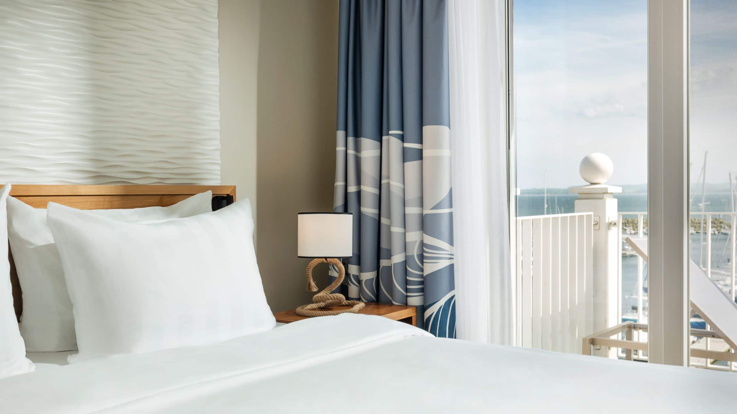 6/6 Lindner Hotel Boltenhagen Grand Suite Sea View Bed