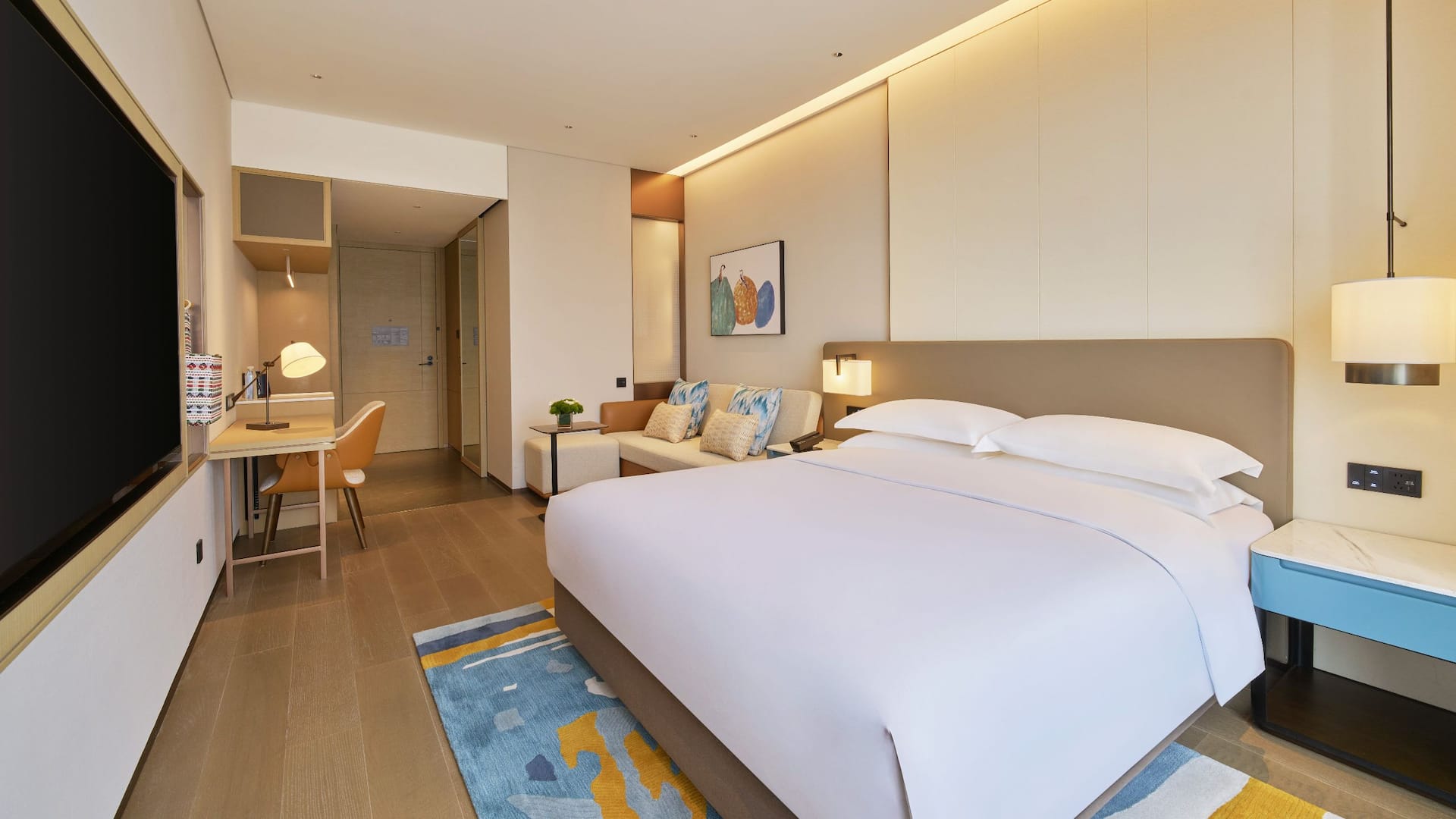 2 of 2 Hyatt Place Kunming South Railway Station King Bed With Sofa Bed Couch