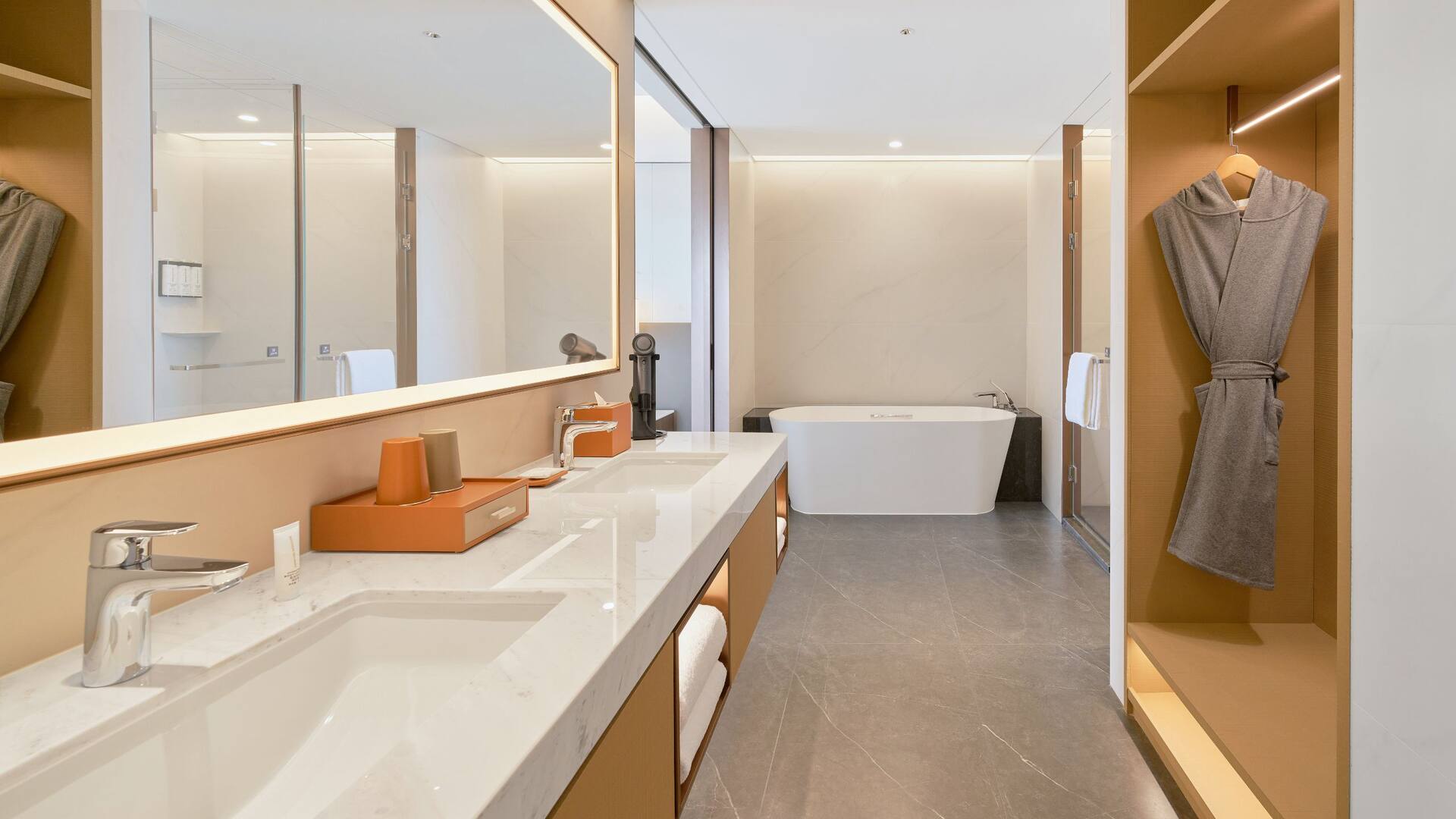 2 of 2 Hyatt Place Kunming South Railway Station Suite King Bed Tub Sink