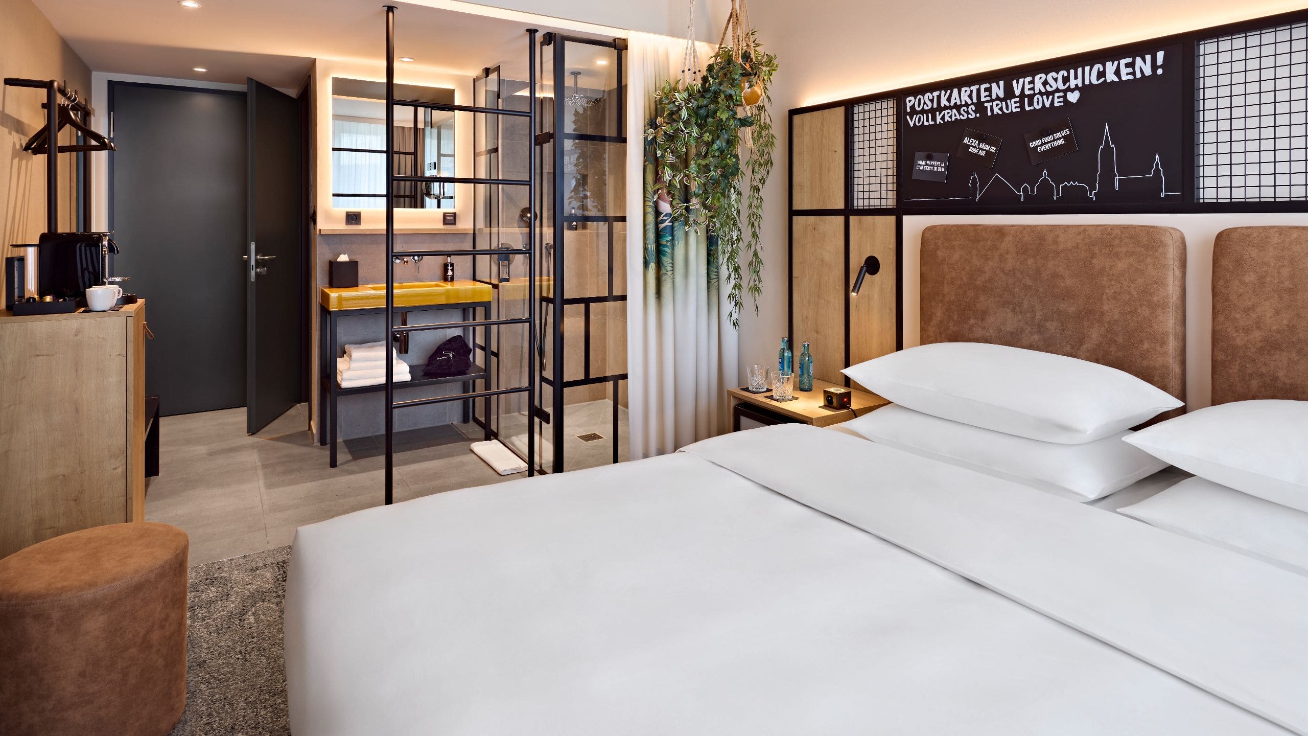 3 of 5 Me and All Hotel Ulm One King Bed With Bath