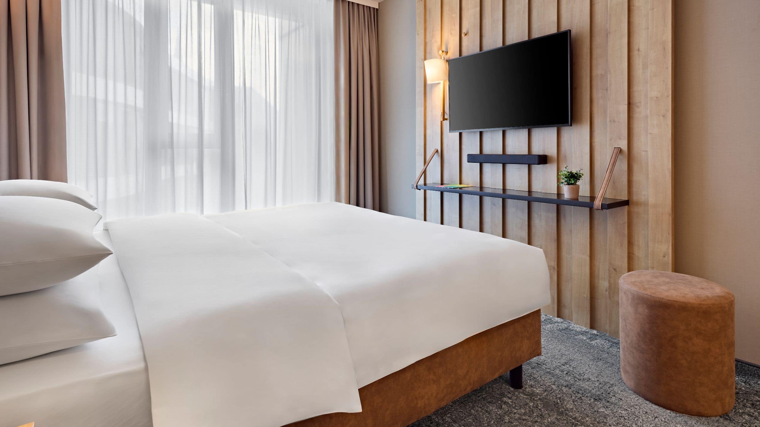 2 of 5 Me and All Hotel Ulm One King Bed