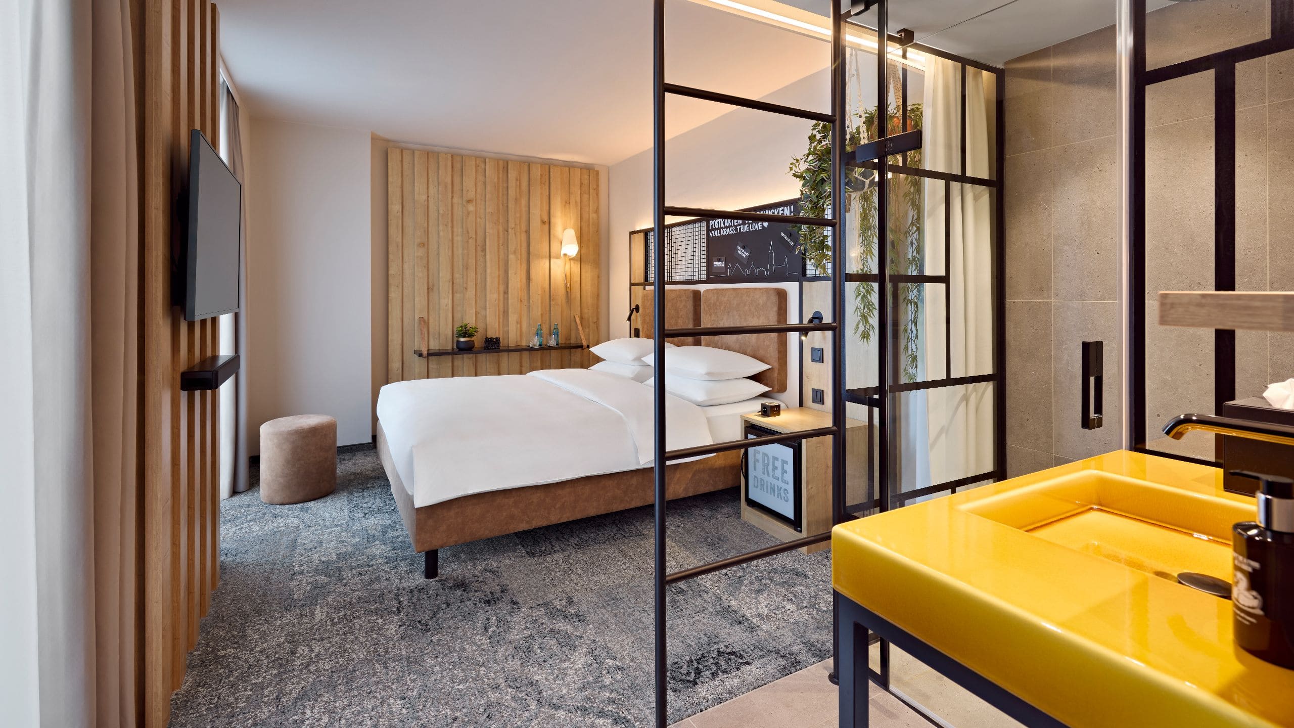 3 of 5 Me and All Hotel Ulm King Bed Deluxe With Bath