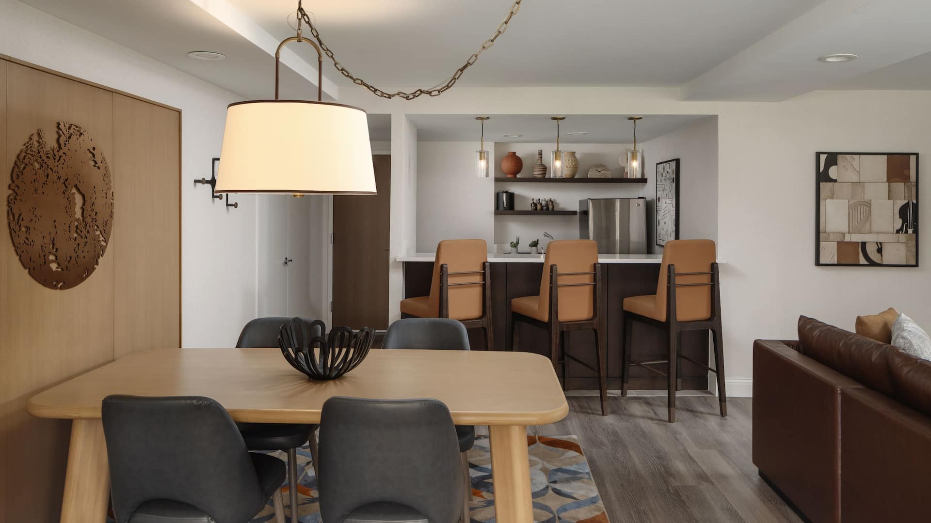 3 de 6 Hyatt Regency Austin Hospitality Suite Dining Area