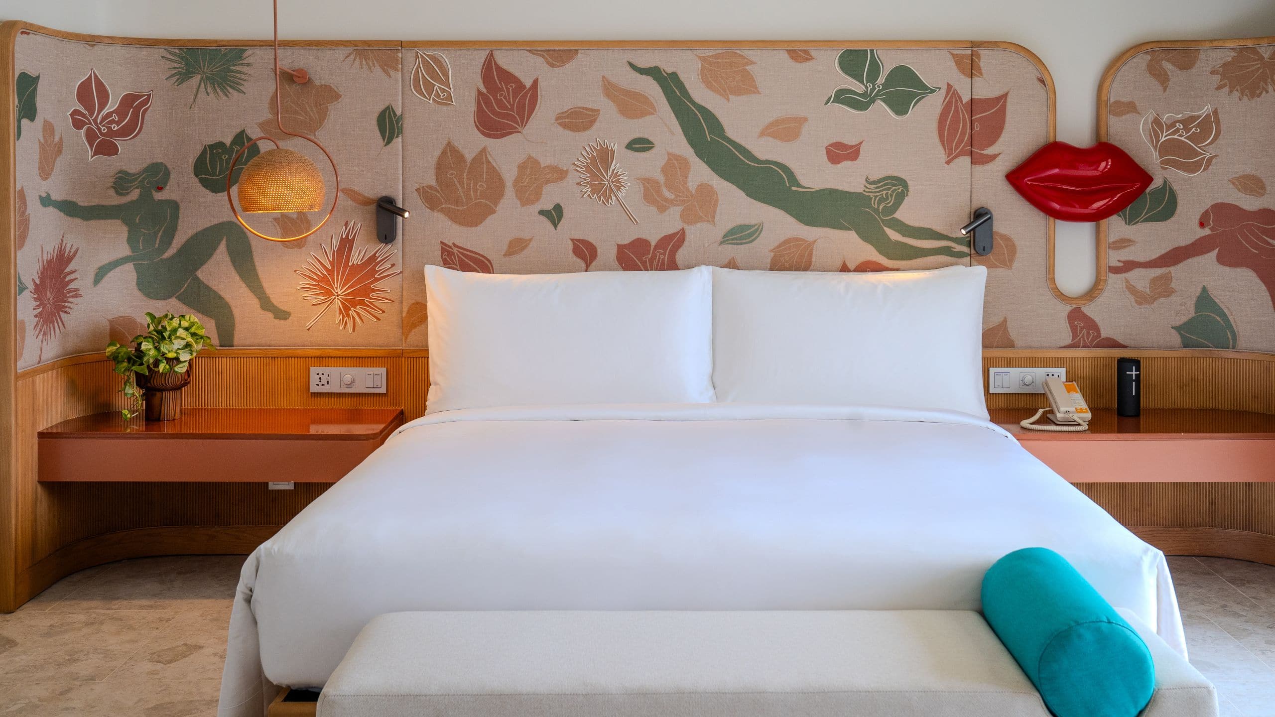 2 из 3 The Standard, Pattaya Na Jomtien Deluxe One Bedroom Suite Bed