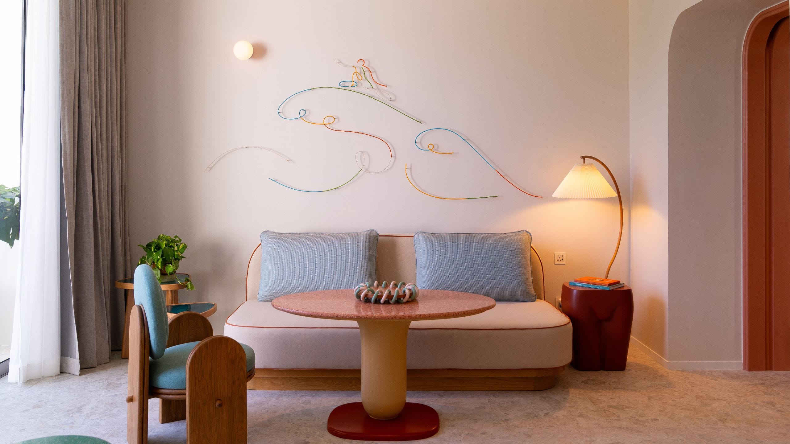 1 из 3 The Standard, Pattaya Na Jomtien Deluxe One Bedroom Suite Living