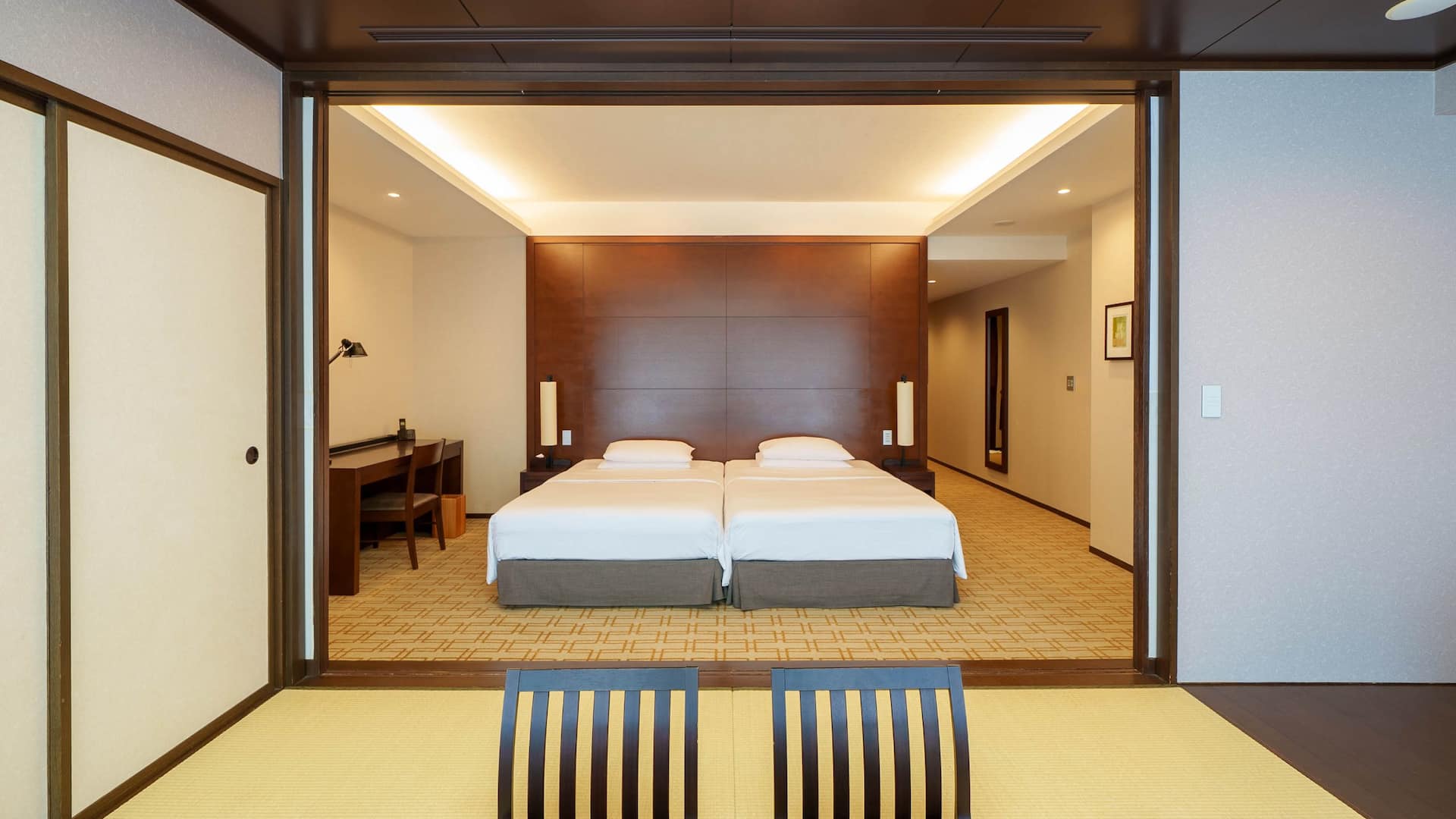 3 из 5 Hyatt Regency Hakone Resort and Spa Twin Beds Tatami Living Deluxe Beds Tatami