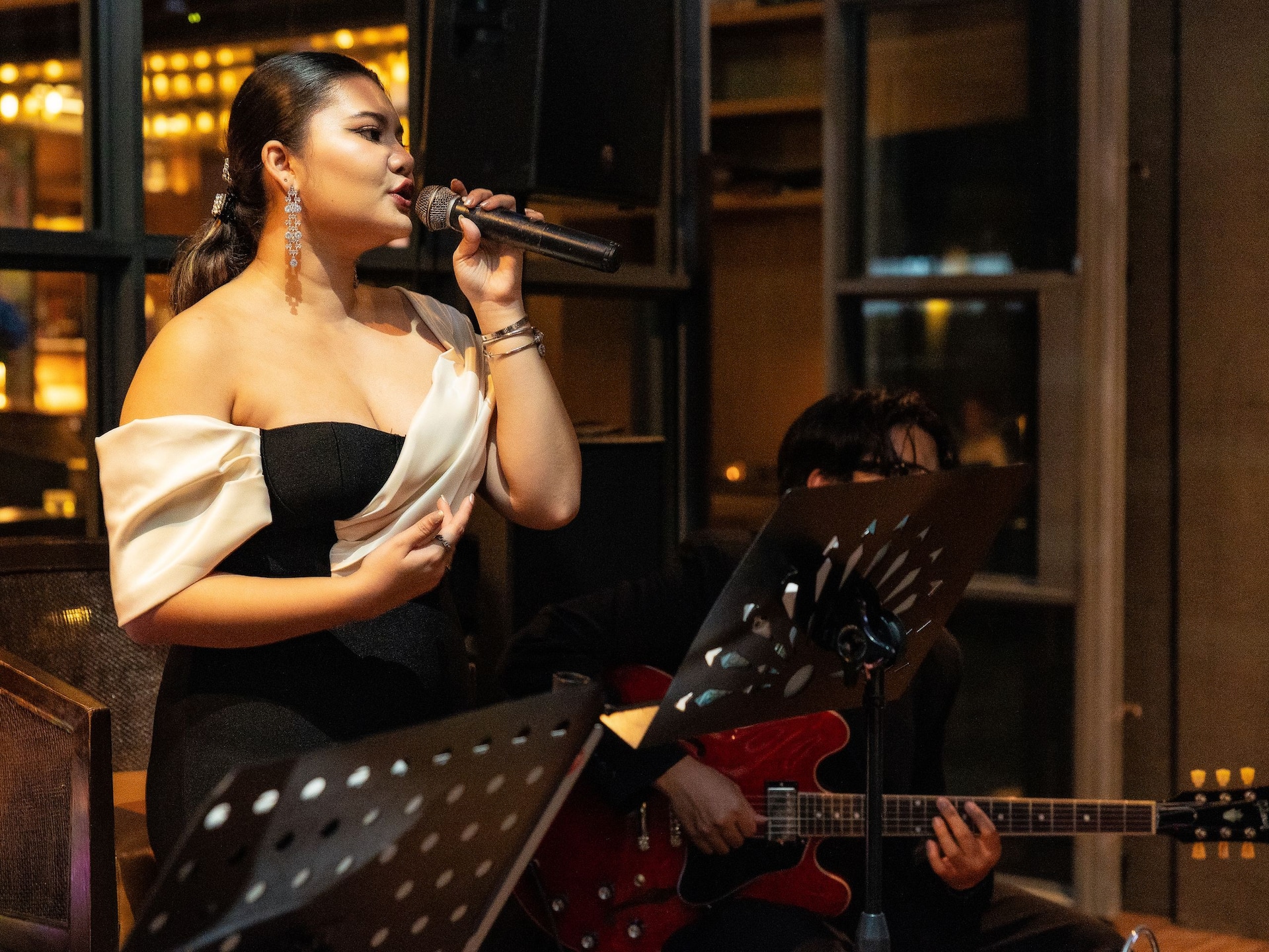 Hyatt Regency Bangkok Sukhumvit Spectrum Live Singer