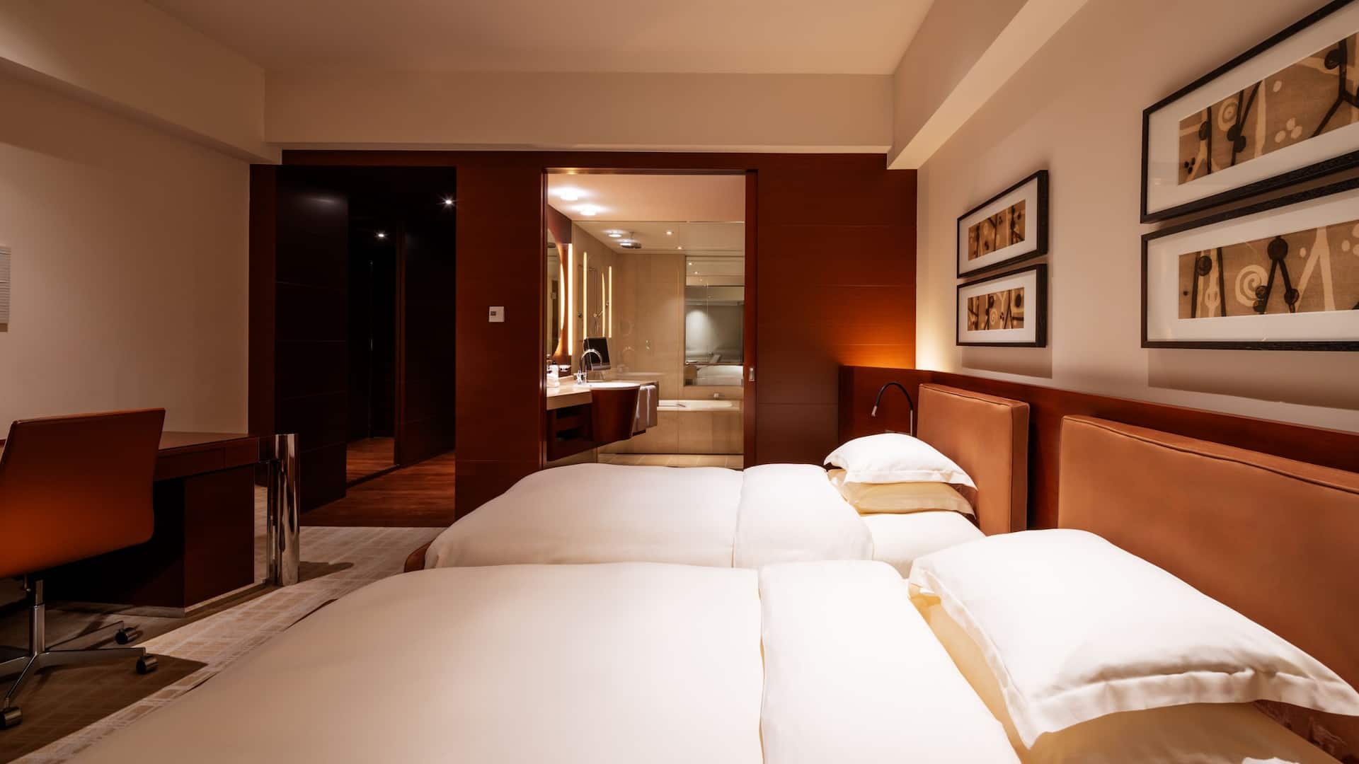 第 4，共 5 Grand Hyatt Tokyo Two Twin Beds Side View Night