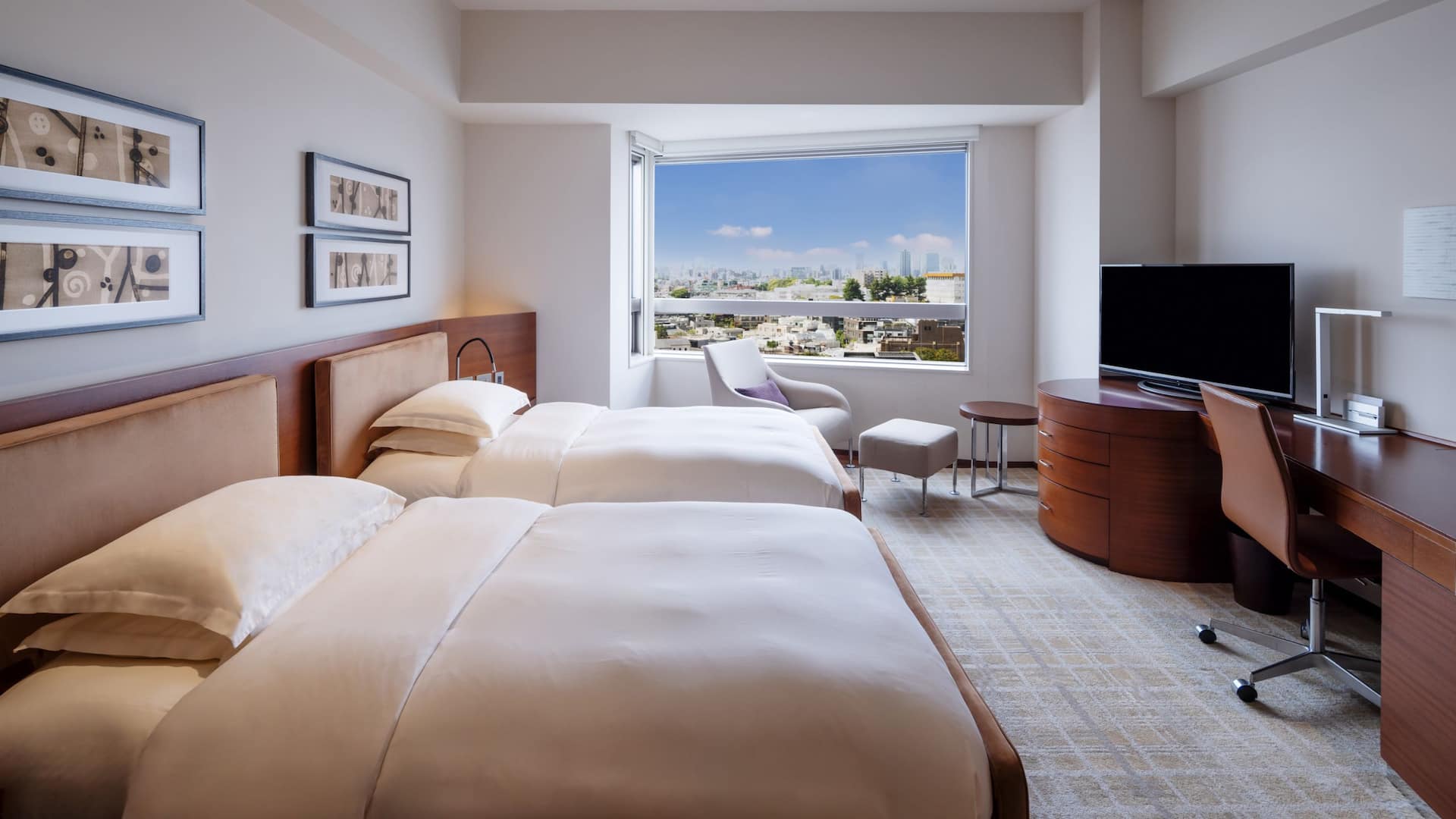 Grand Hyatt Tokyo Two Twin Beds Side View Daytime