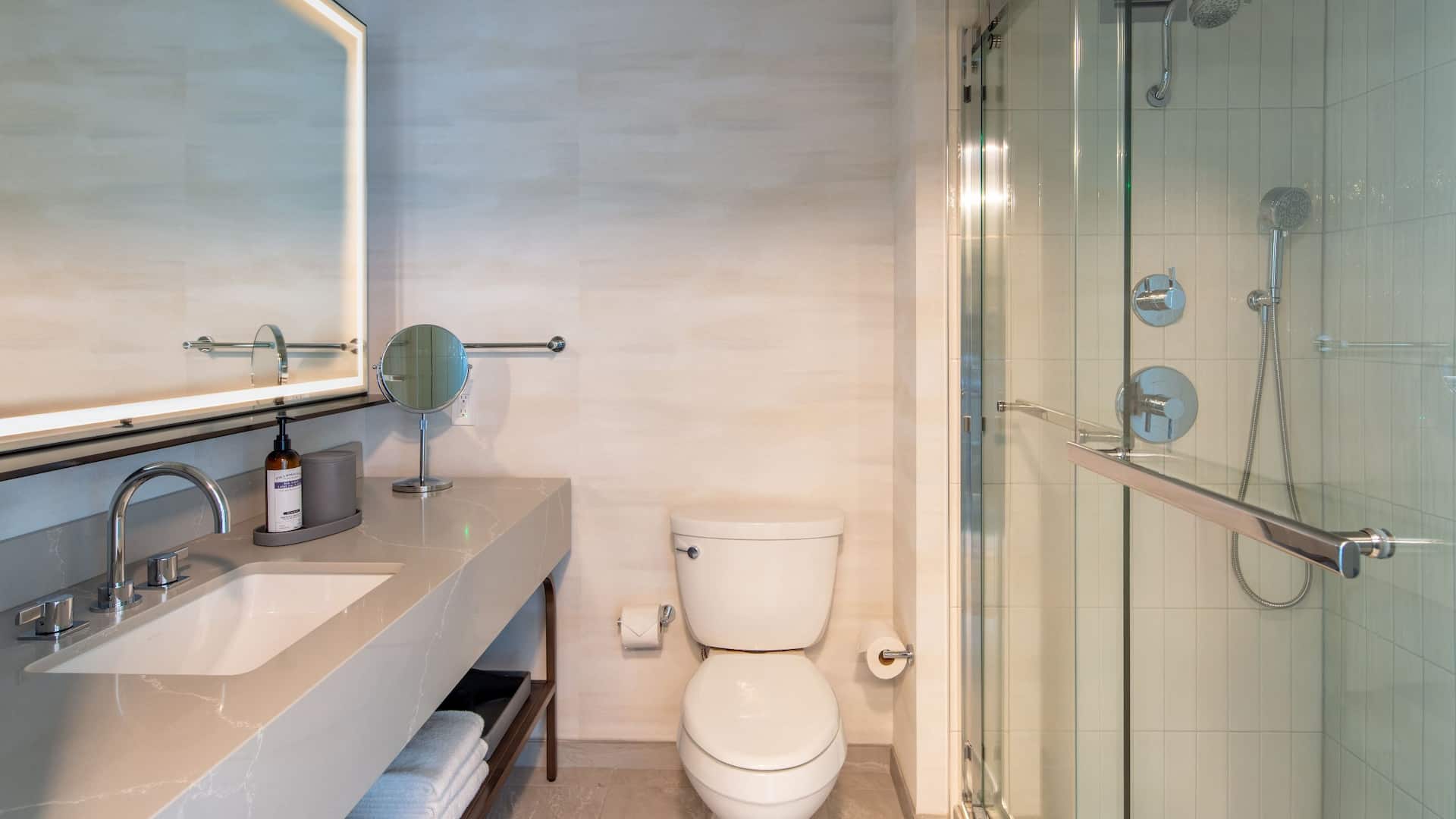 2 of 2 Hyatt Regency Denver at Colorado Convention Center Guest Bathroom