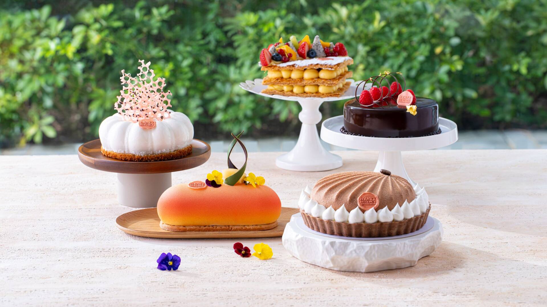 Hyatt Regency Hong Kong, Sha Tin Five Whole Cakes Group Shot