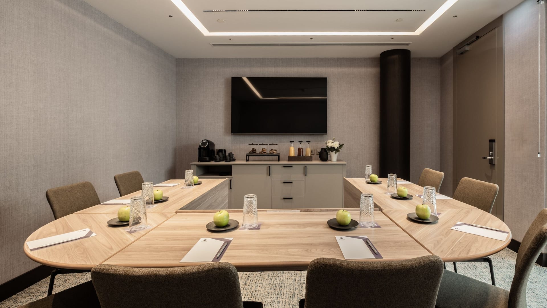 1 of 2 Hyatt Regency Malta Daisy U Shape Back