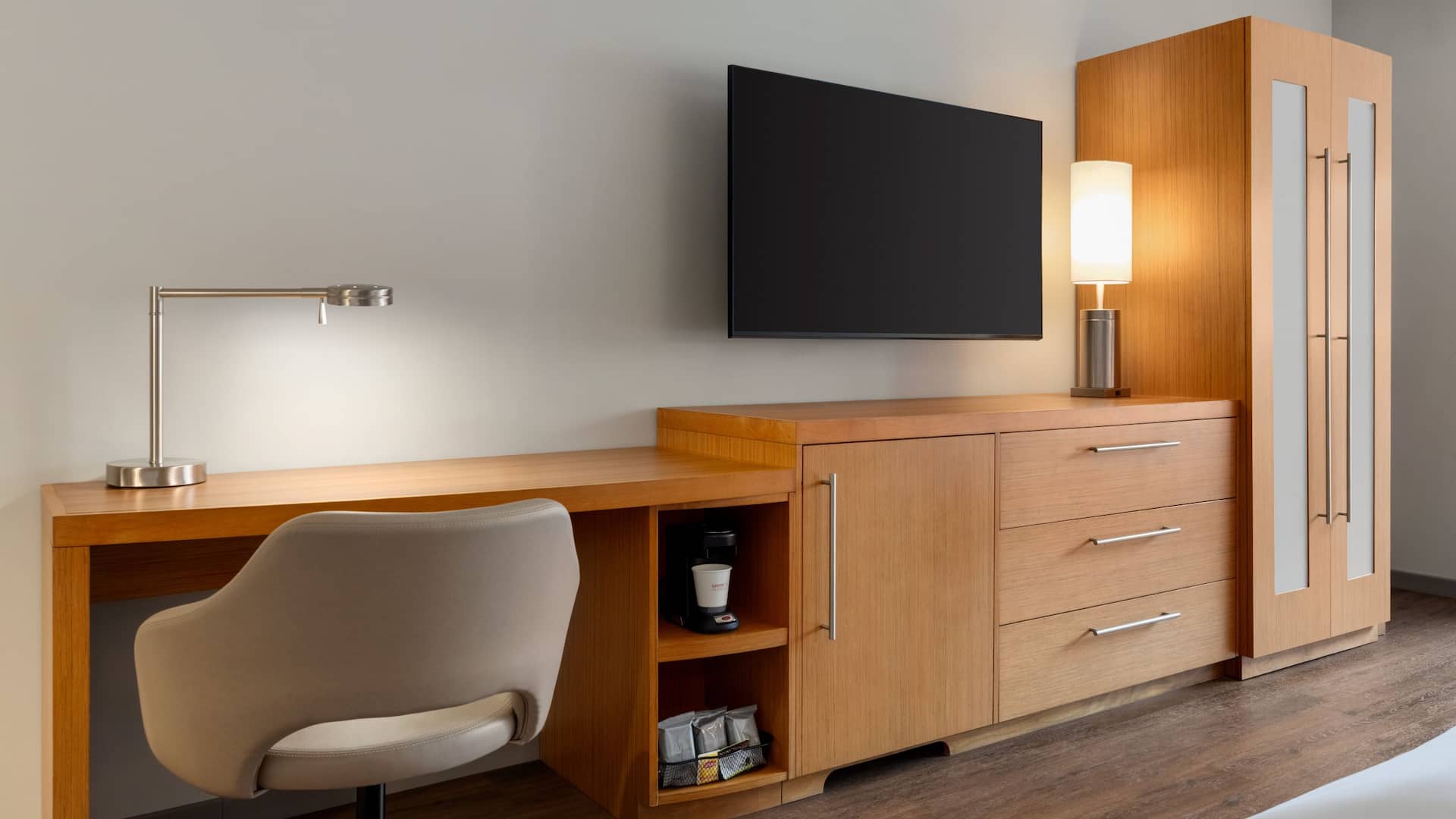 3 of 4 Hyatt Place Bloomington Accessible Two Queen Tv And Desk