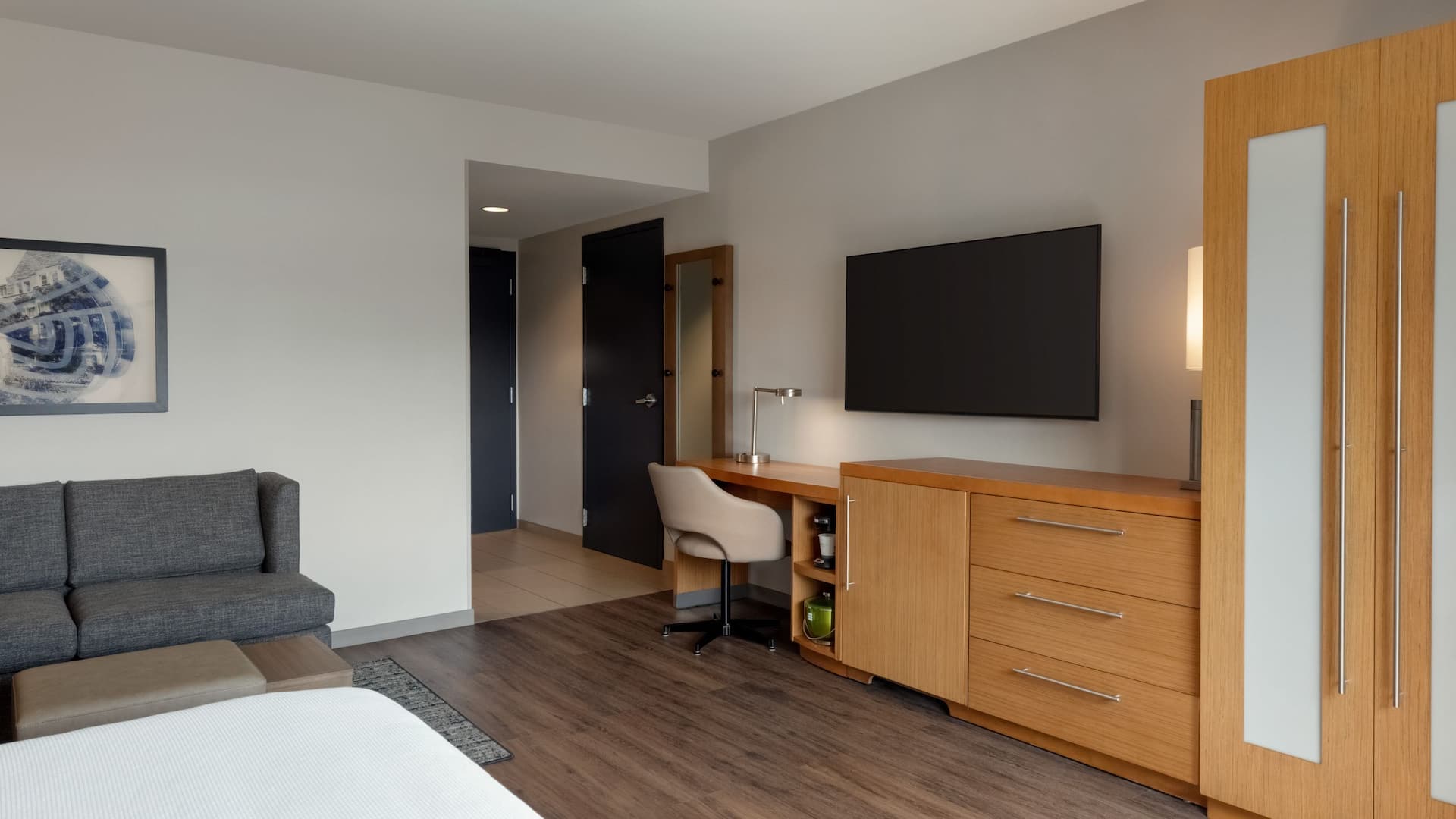 2 of 4 Hyatt Place Bloomington Accessible King Tv And Desk