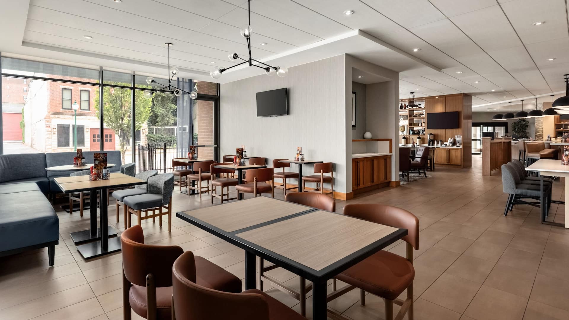 Hyatt Place Bloomington Breakfast Seating Area