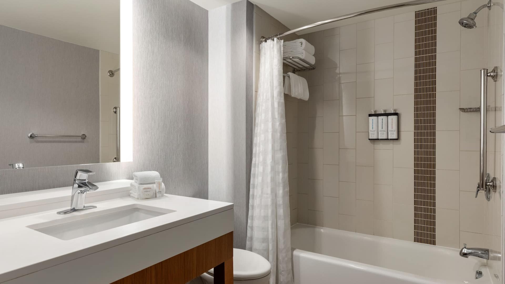 4 of 4 Hyatt Place Bloomington Standard Bathroom With Tub