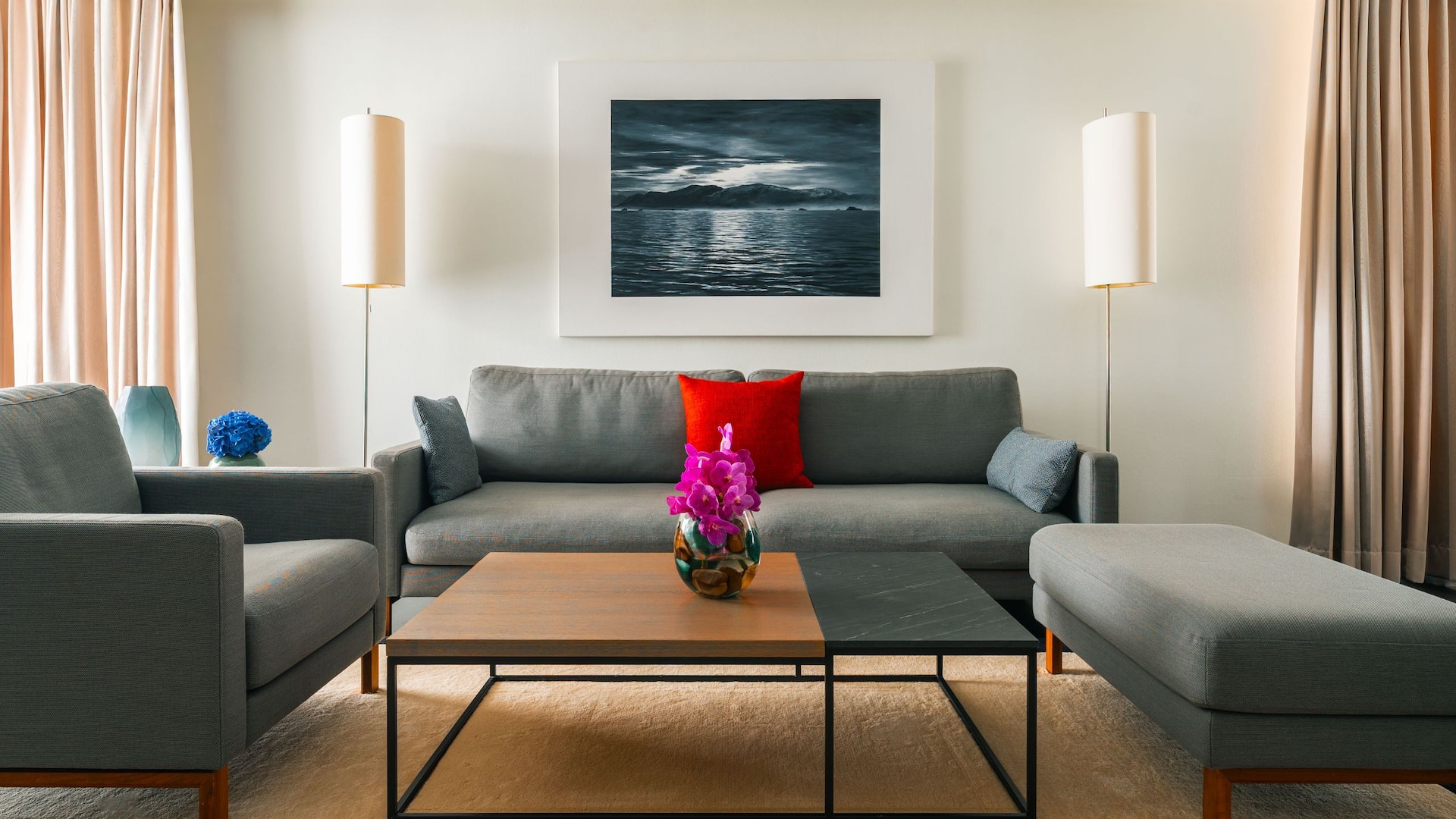 第 2，共 9 Grand Hyatt Berlin Daimler Suite Living Room Lounge Couch